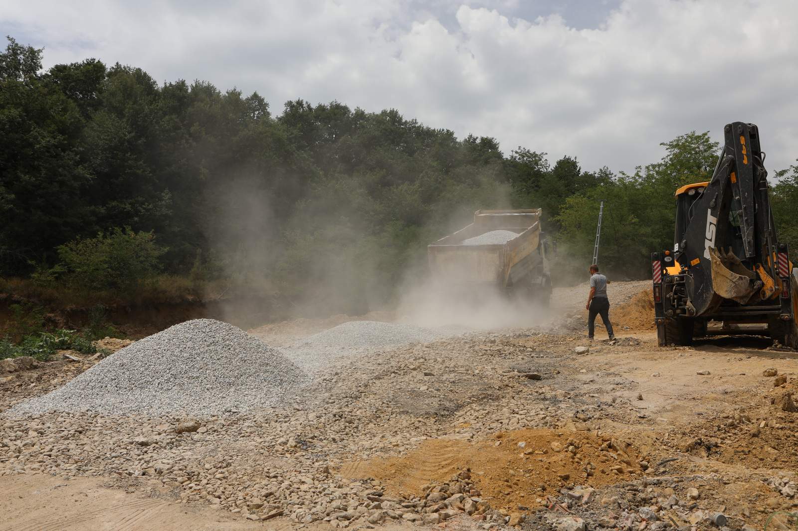 Karıncalı Dede Türbesi Yolu Onarılıyor...2