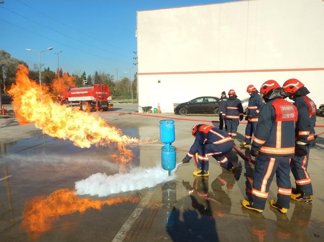 Sakaryalılar Yangına Müdahaleyi Büyükşehir Itfaiyesinden Öğreniyor 5