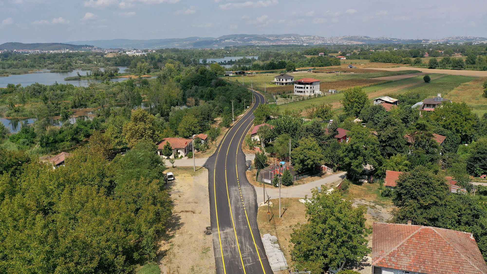 Büyükşehir Arifiye’de 7 Mahallenin Yolunu Tablo Gibi Işledi 3