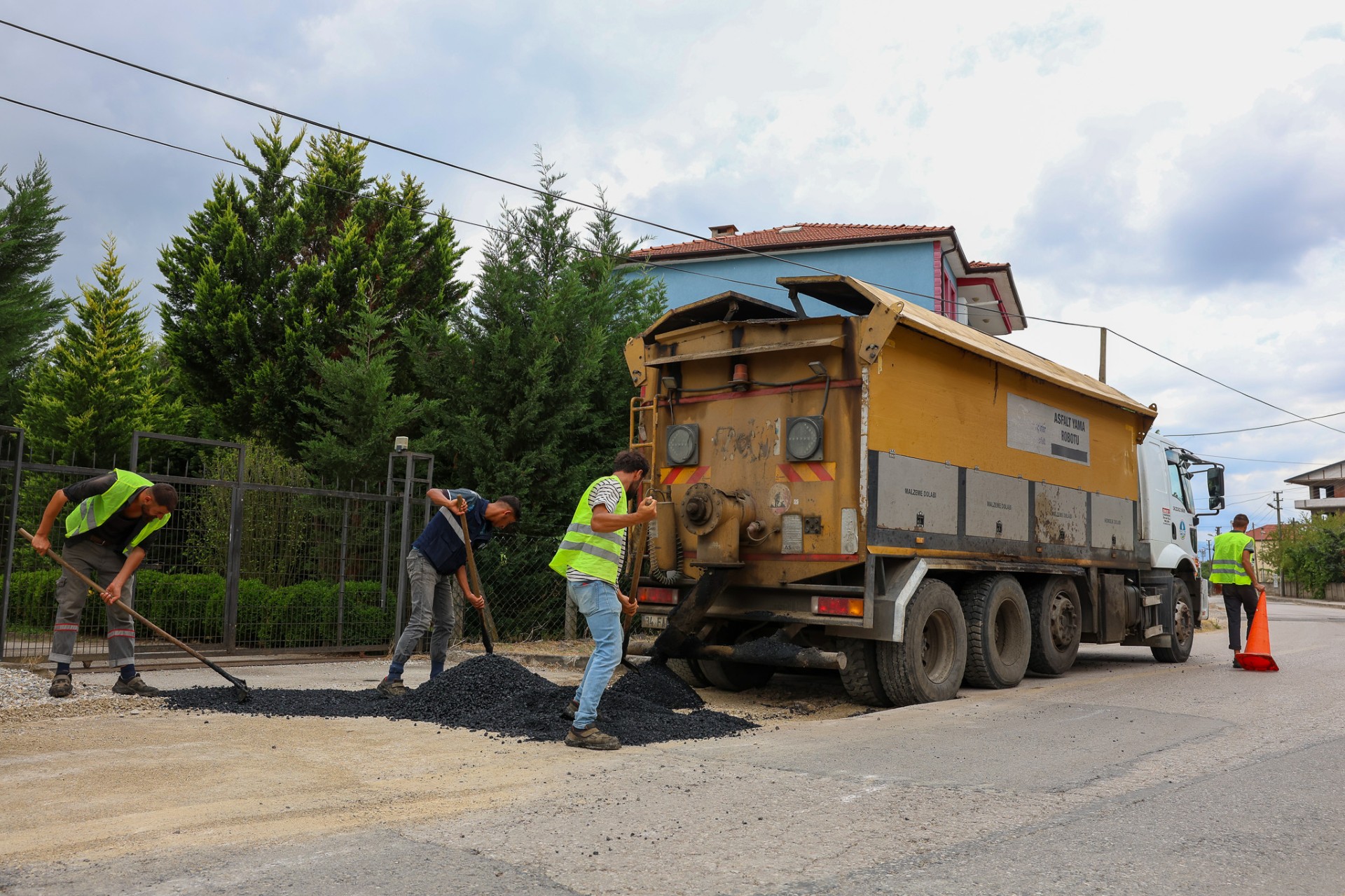 Saski̇’den Erenler’in 23 Mahallesine 5 Bin 700 Metrekarelik Asfalt 2