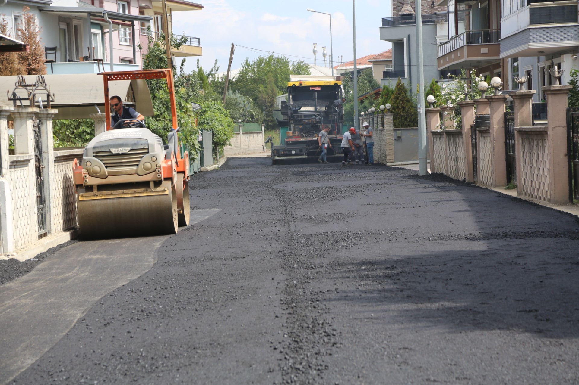 Serdivan’da Asfalt Mesaisi Sürüyor 4