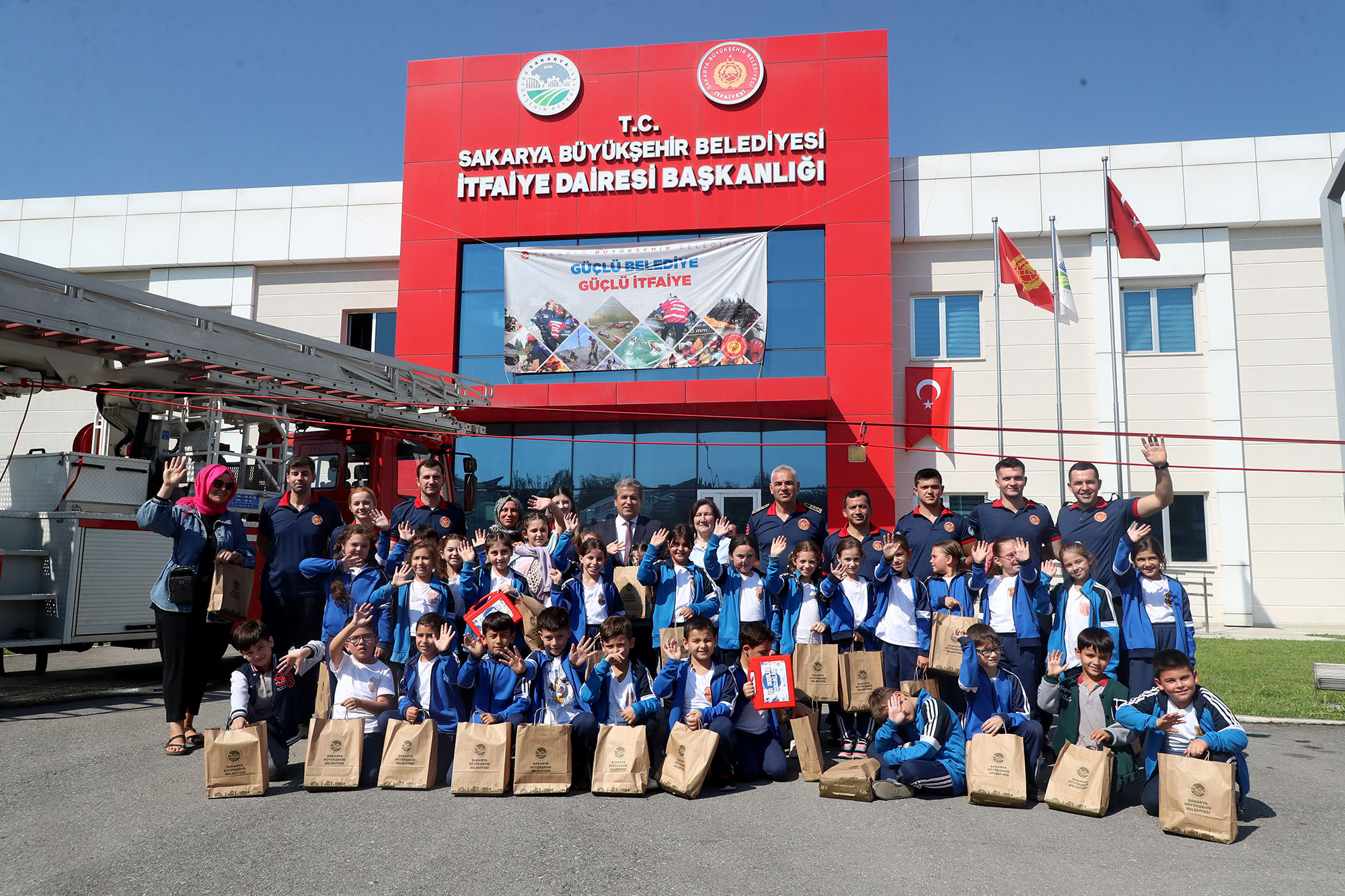 Minik Itfaiyecilerin Ateşle Mücadelesi4