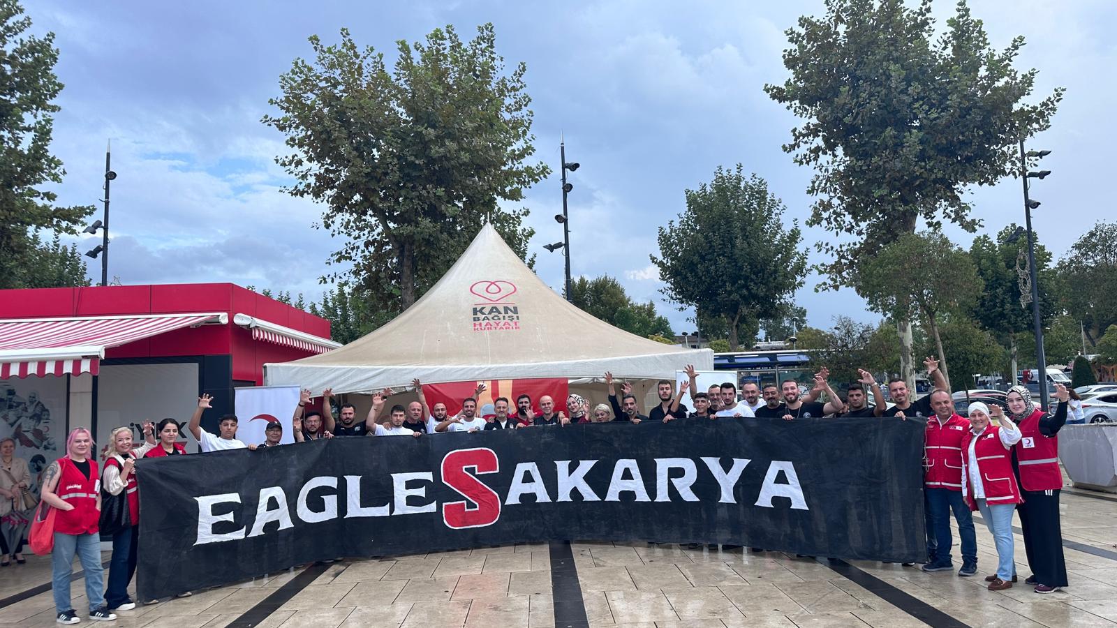 Türk Kızılay Adapazarı Ve Eaglesakarya Kan Bağışı Etkinliği