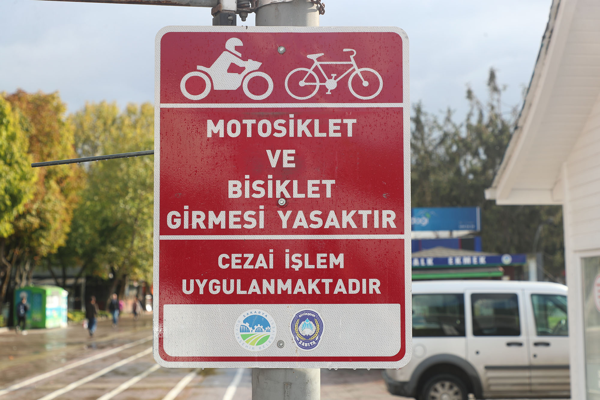 Büyükşehir Zabıtası Uzunçarşı’da Bisiklet Kullananları Uyardı 7