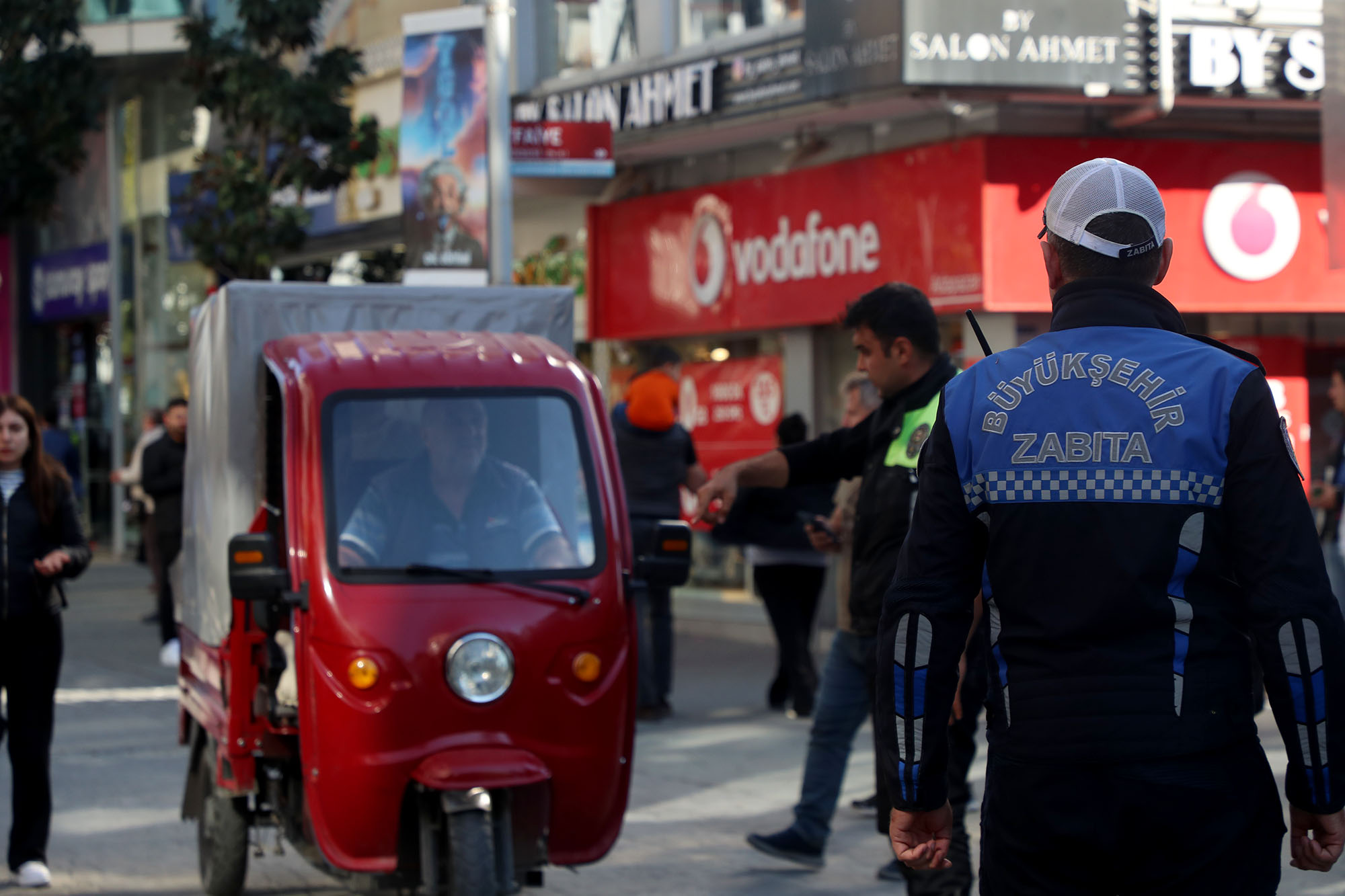 Çark’ta Huzur Mesaisi Zabıta Ekipleri Vatandaşlara Tek Tek Anlatıyor 2