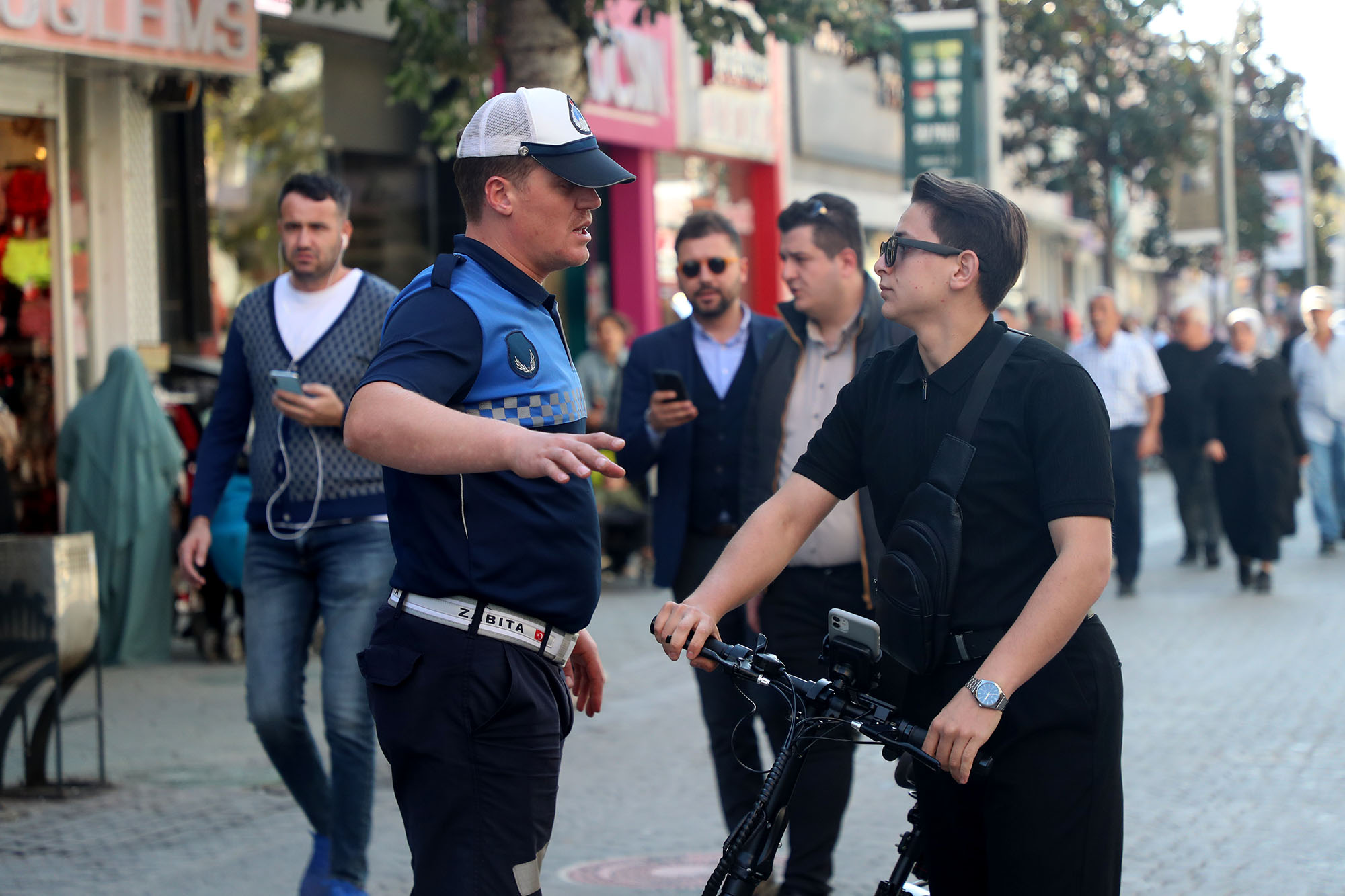 Çark’ta Huzur Mesaisi Zabıta Ekipleri Vatandaşlara Tek Tek Anlatıyor 4