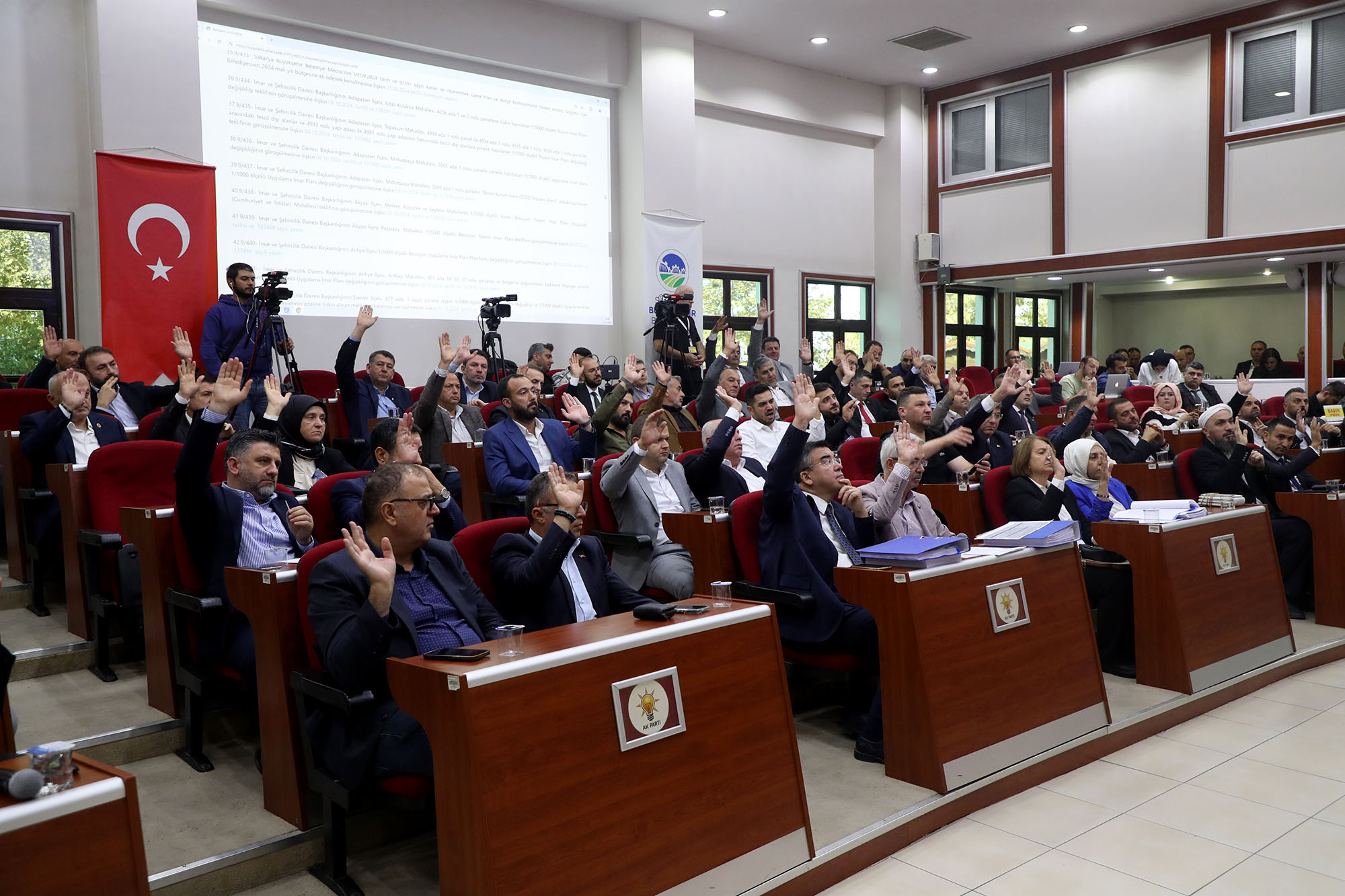 Sakarya’nın Yeni Yatırımlarına Meclis Onayı Ulaşıma 5 Yeni Metrobüs Geliyor