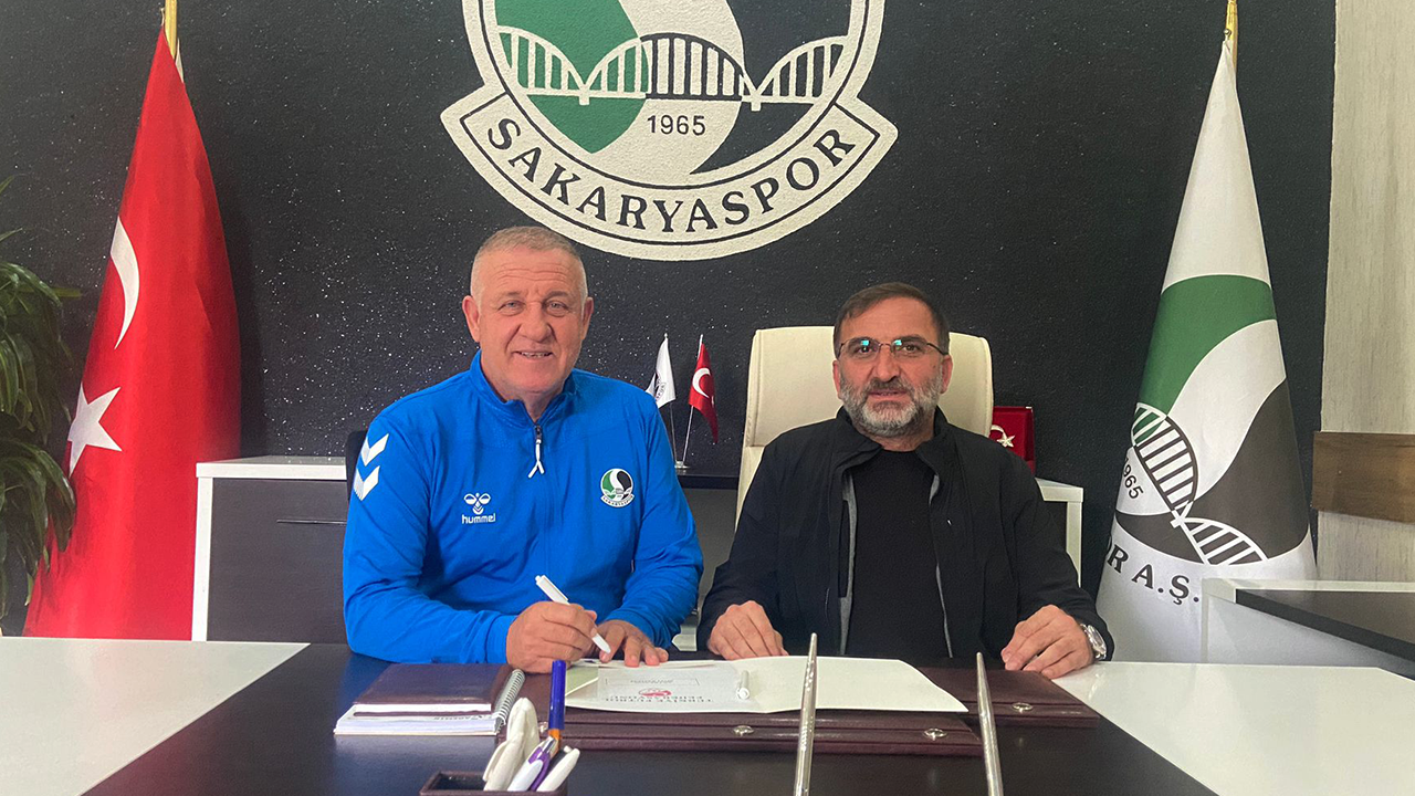 Sakaryaspor Yeni Teknik Direktorunu Resmen Acikladi1 1 1