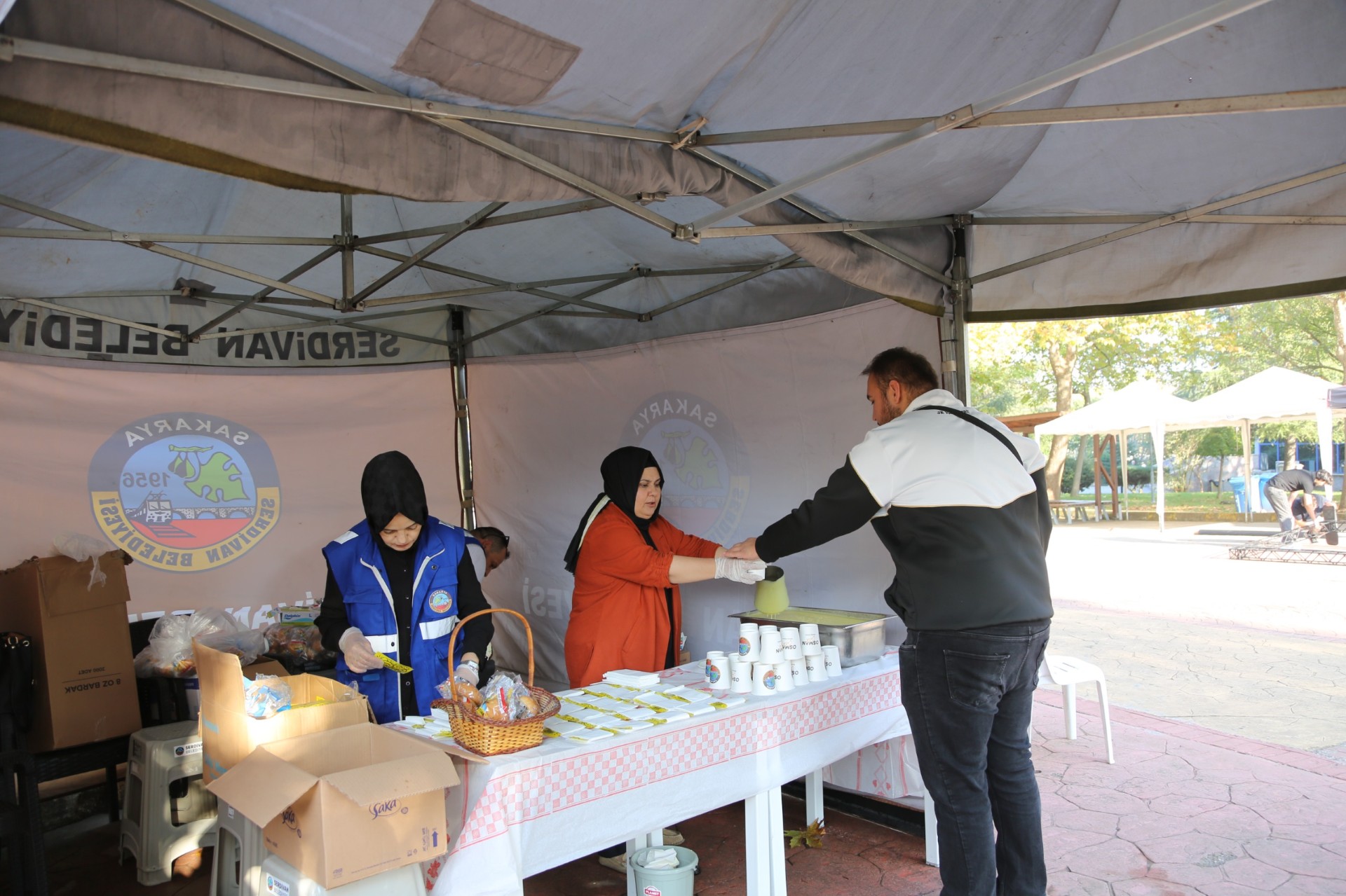 Serdivan Belediyesi'nden Çorba Ikramı 2