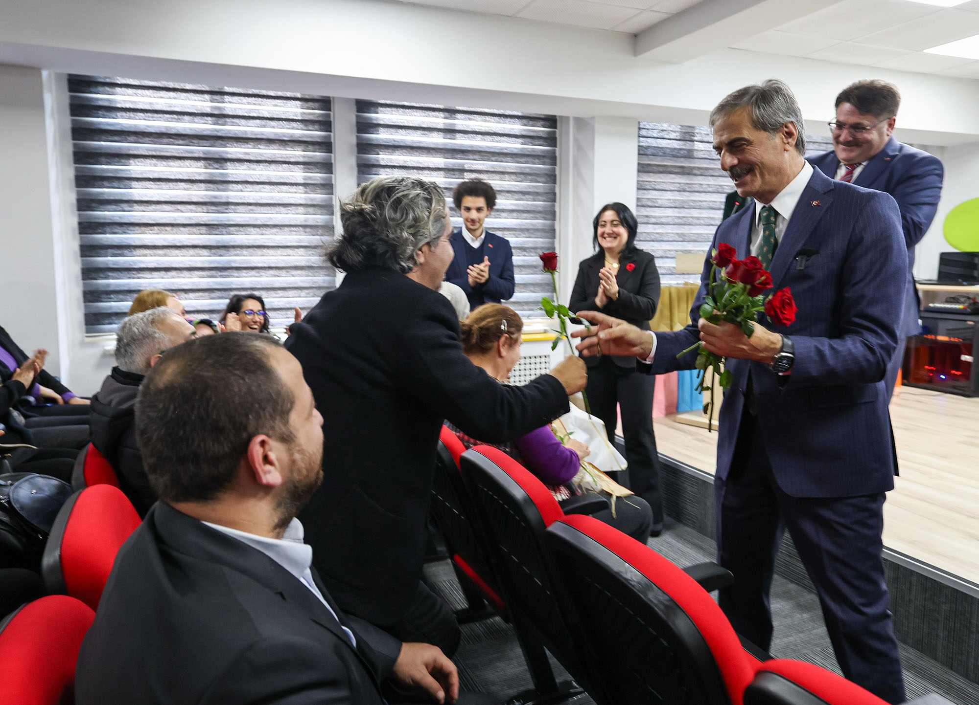 Başkan Alemdar’ın Sözünü Verdiği Konferans Salonu Kapılarını Açtı7