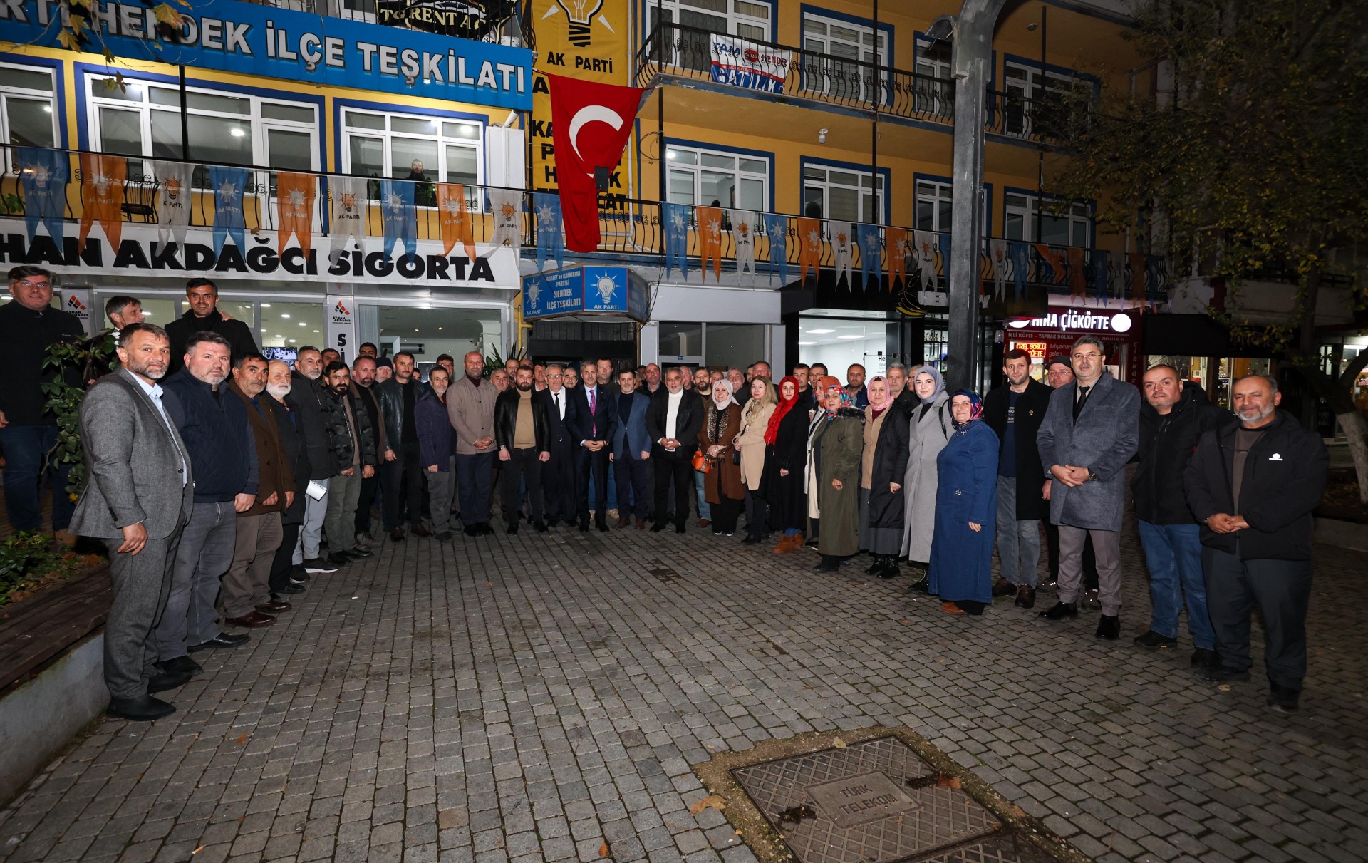 Yusuf Alemdar Akyazı Ve Hendek’i Adım Adım Gezdi “Verdiğimiz Her Sözün Arkasındayız” 3