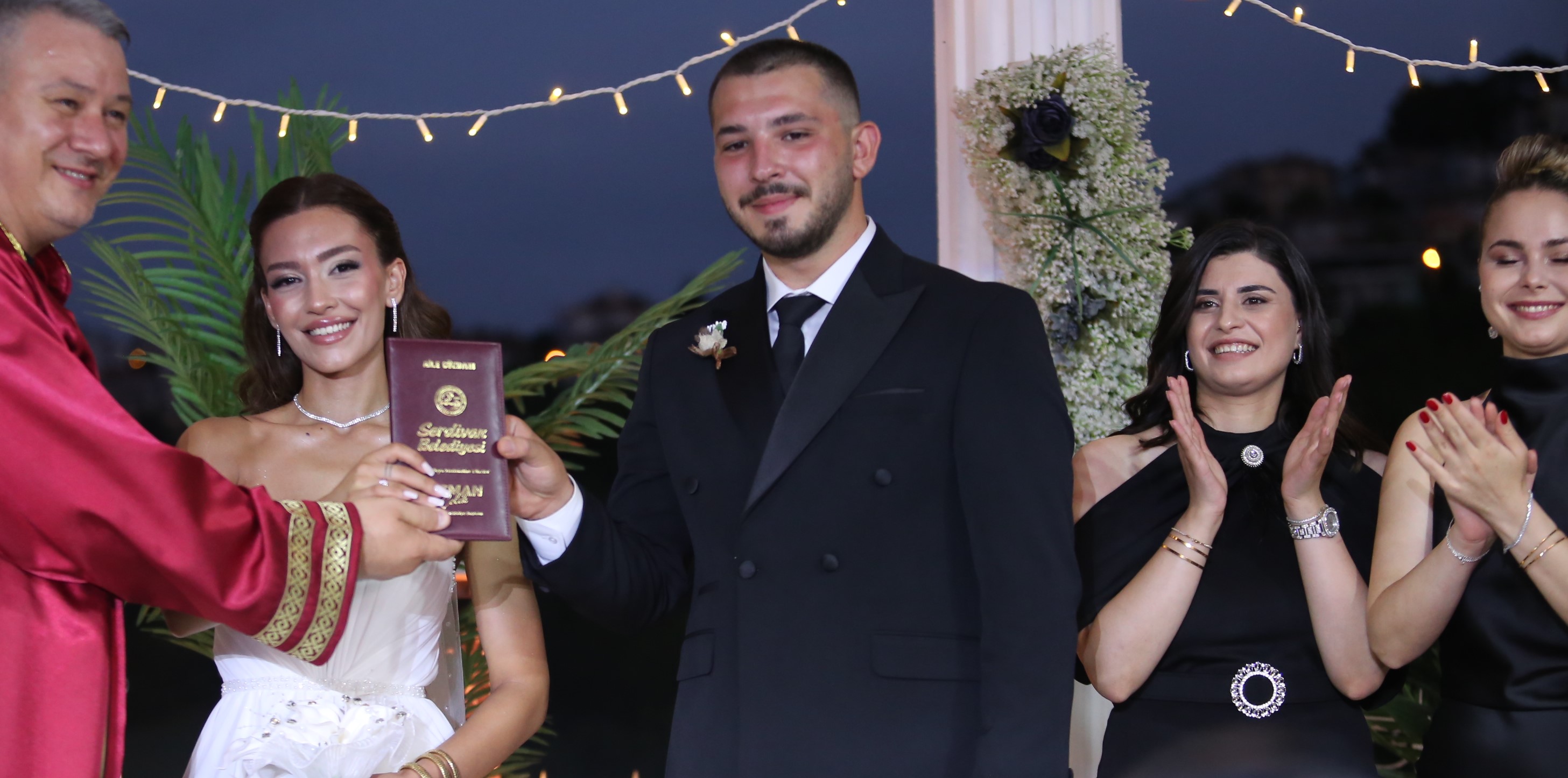 Başkan Osman Çelik Aile Cüzdanını Gençlere Birlikte Teslim Etti