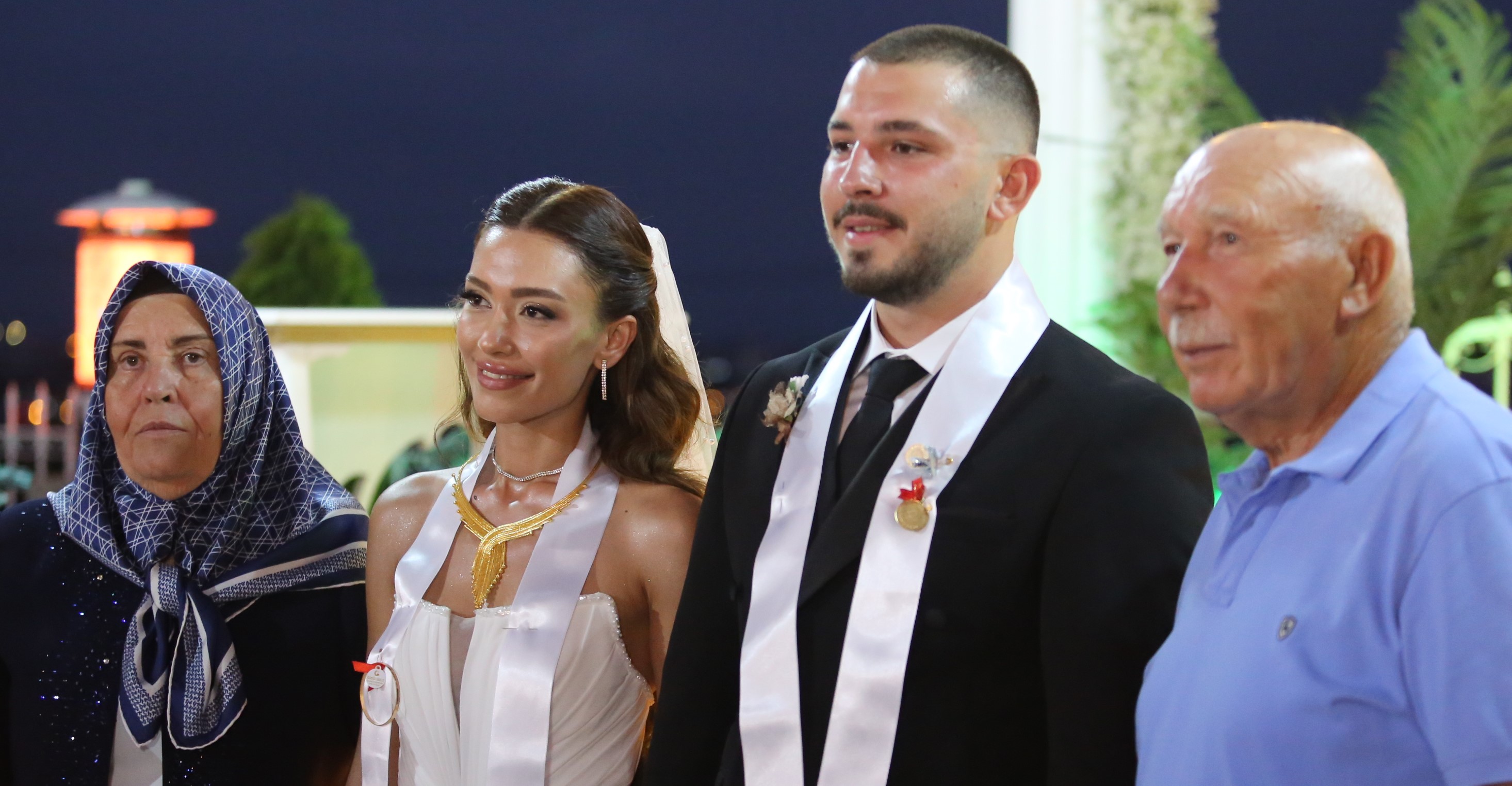 Damadın Anneanne Ve Dedesi Mutluluk Pozu Verdi