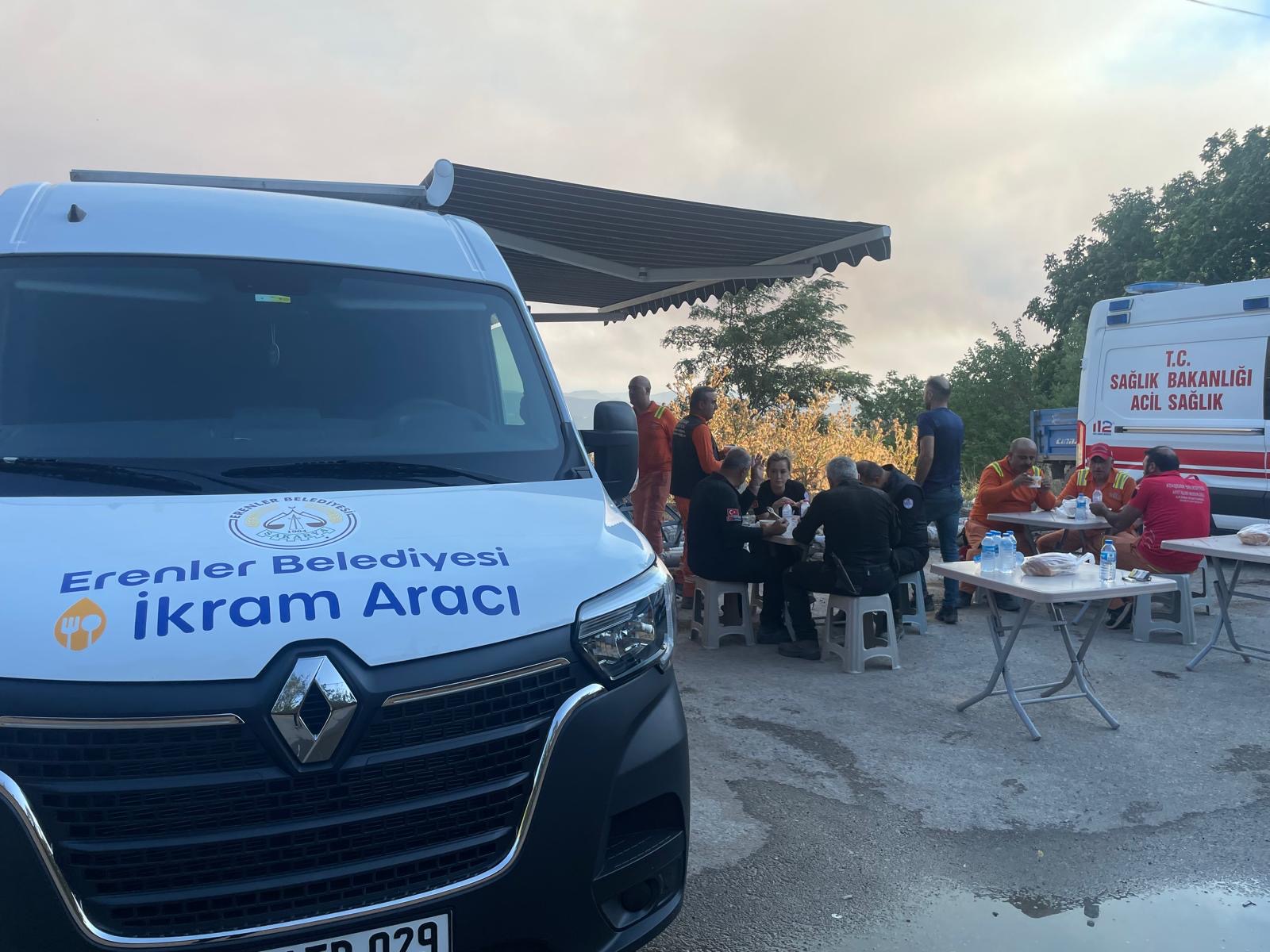 Erenler Beledi̇yesi̇’nden Yangin Bölgesi̇ne Tüm İmkanlar İle Destek (4)