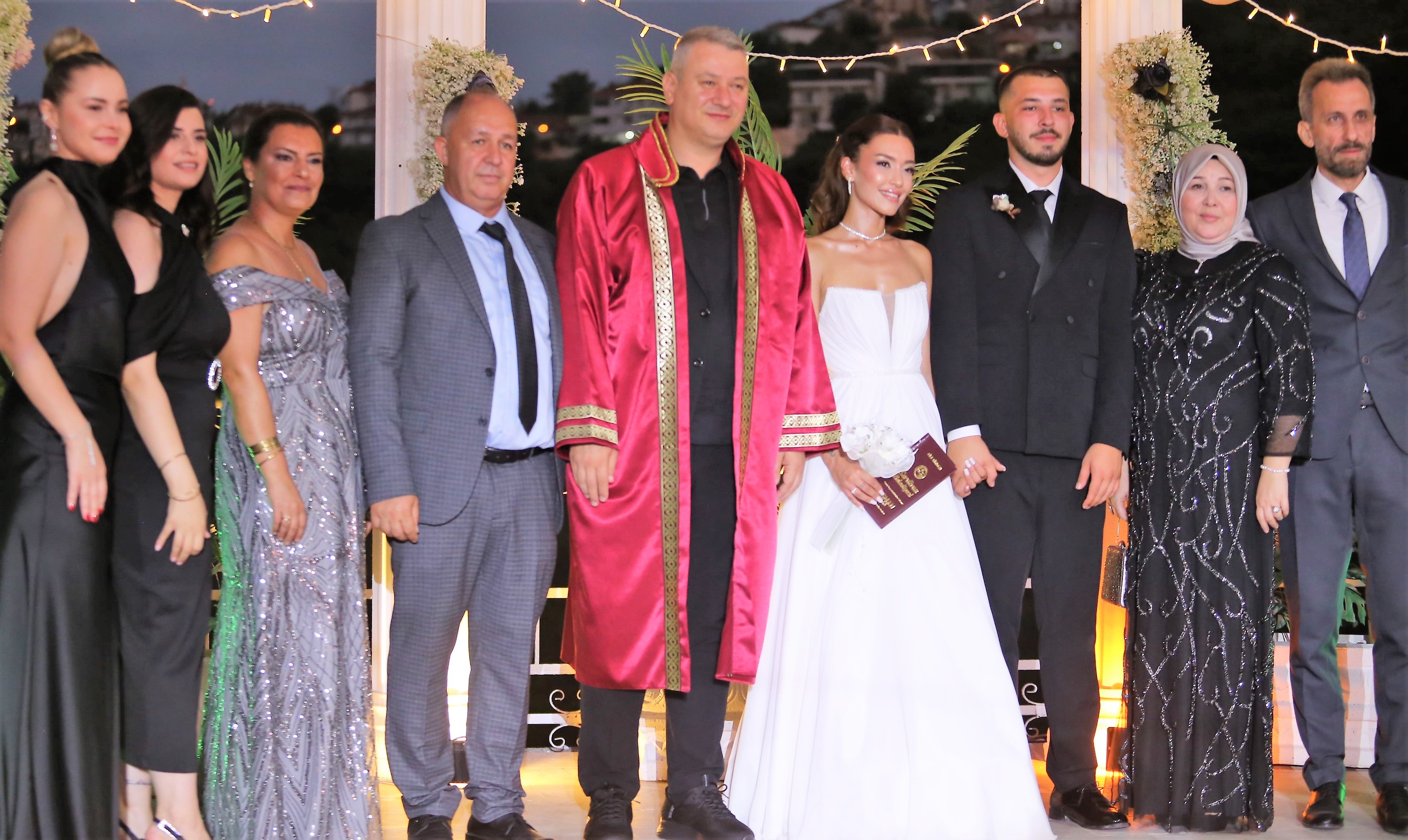 Gelin Ve Damat Aileleri Nikah Sonrası Birlikte Poz Verdi