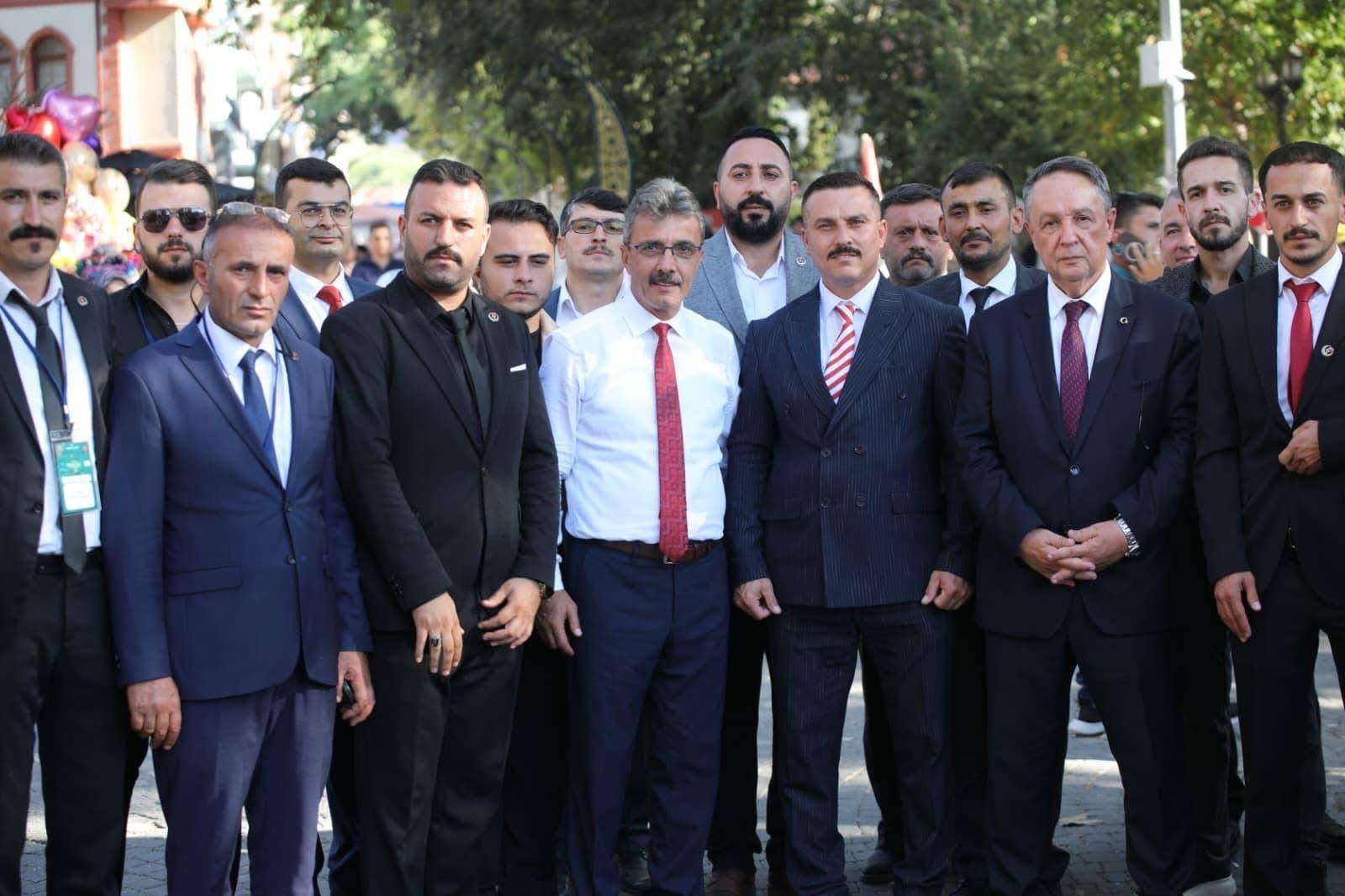 Başkan Şenol Di̇nç Söğüt’te Şenli̇k Programina Katildi (1)