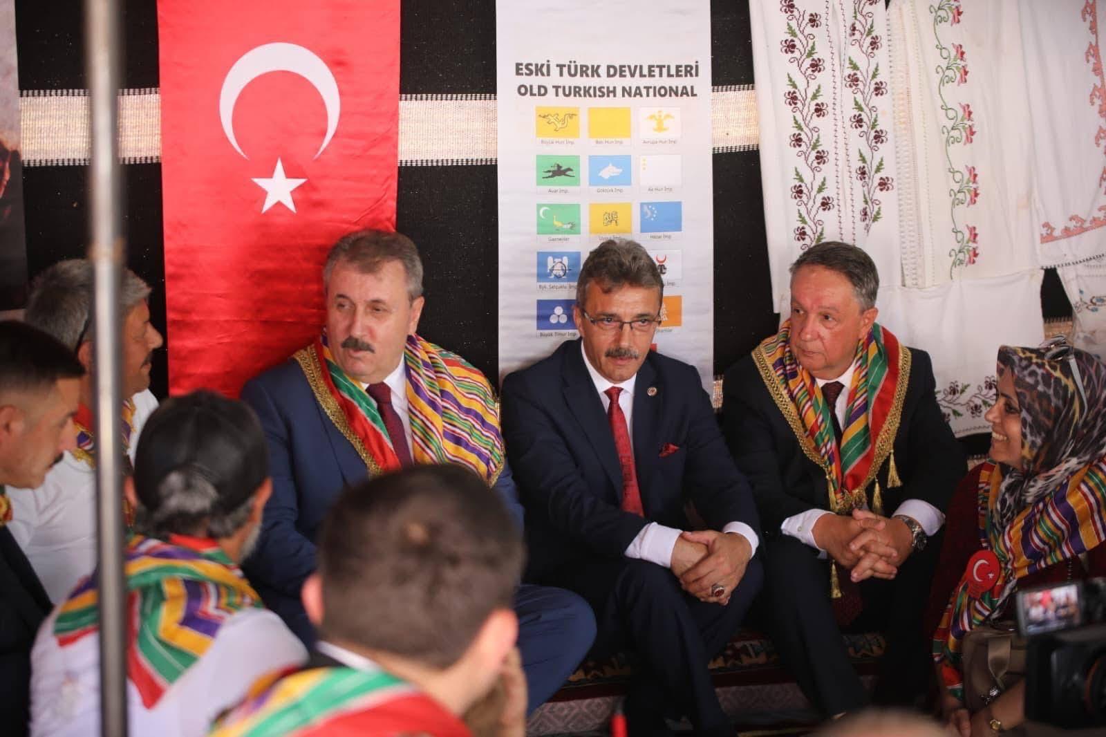 Başkan Şenol Di̇nç Söğüt’te Şenli̇k Programina Katildi (2)