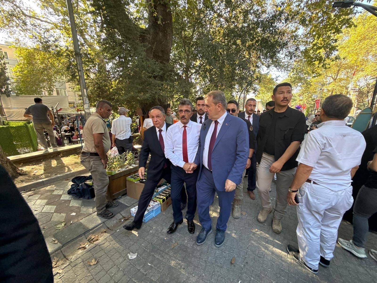 Başkan Şenol Di̇nç Söğüt’te Şenli̇k Programina Katildi (3)