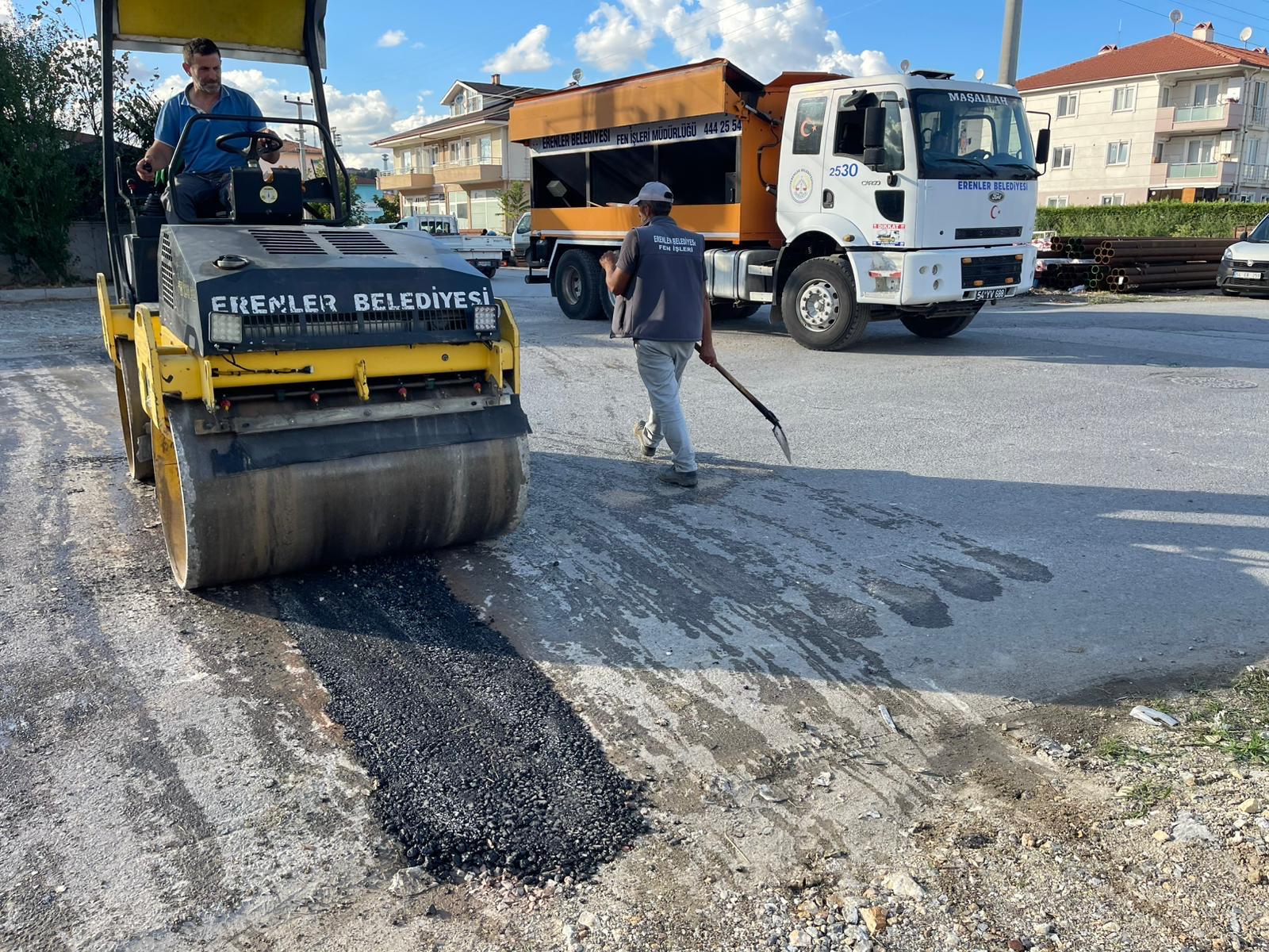 Erenler’de Fi̇ber İnternet Çalişmalarinin Ardindan Asfalt Çalişmasi Başladi (1)