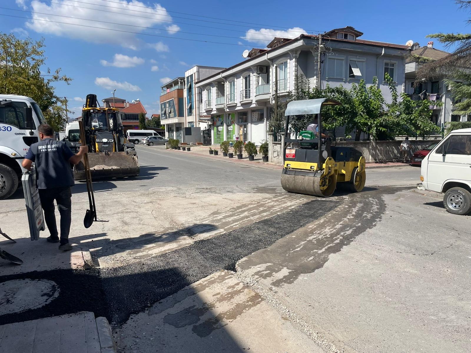 Erenler’de Fi̇ber İnternet Çalişmalarinin Ardindan Asfalt Çalişmasi Başladi (2)