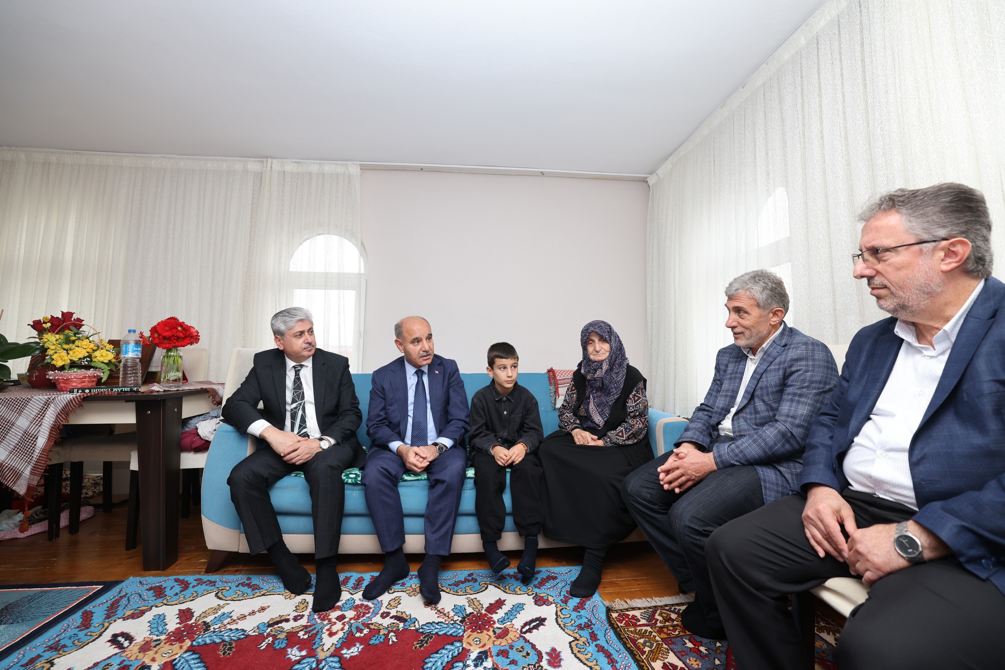 579733880 1149360210677966 1098051125945296574 N