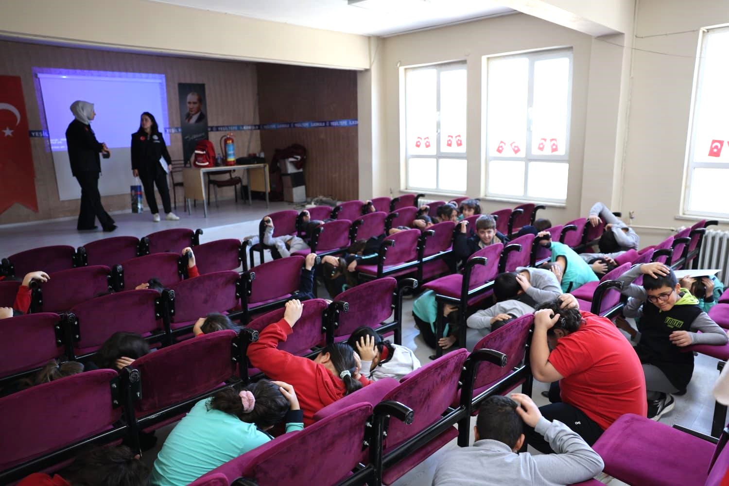 Erenler’de 12 Okulu Kapsayan Afet Farkindalik Eği̇ti̇mleri̇ Başladi (6)