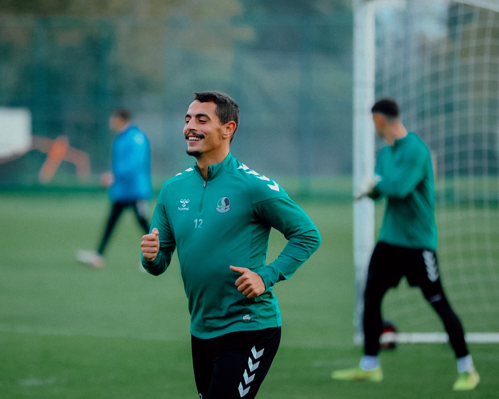 G5Yq Vm L Xg A A Dlh Z