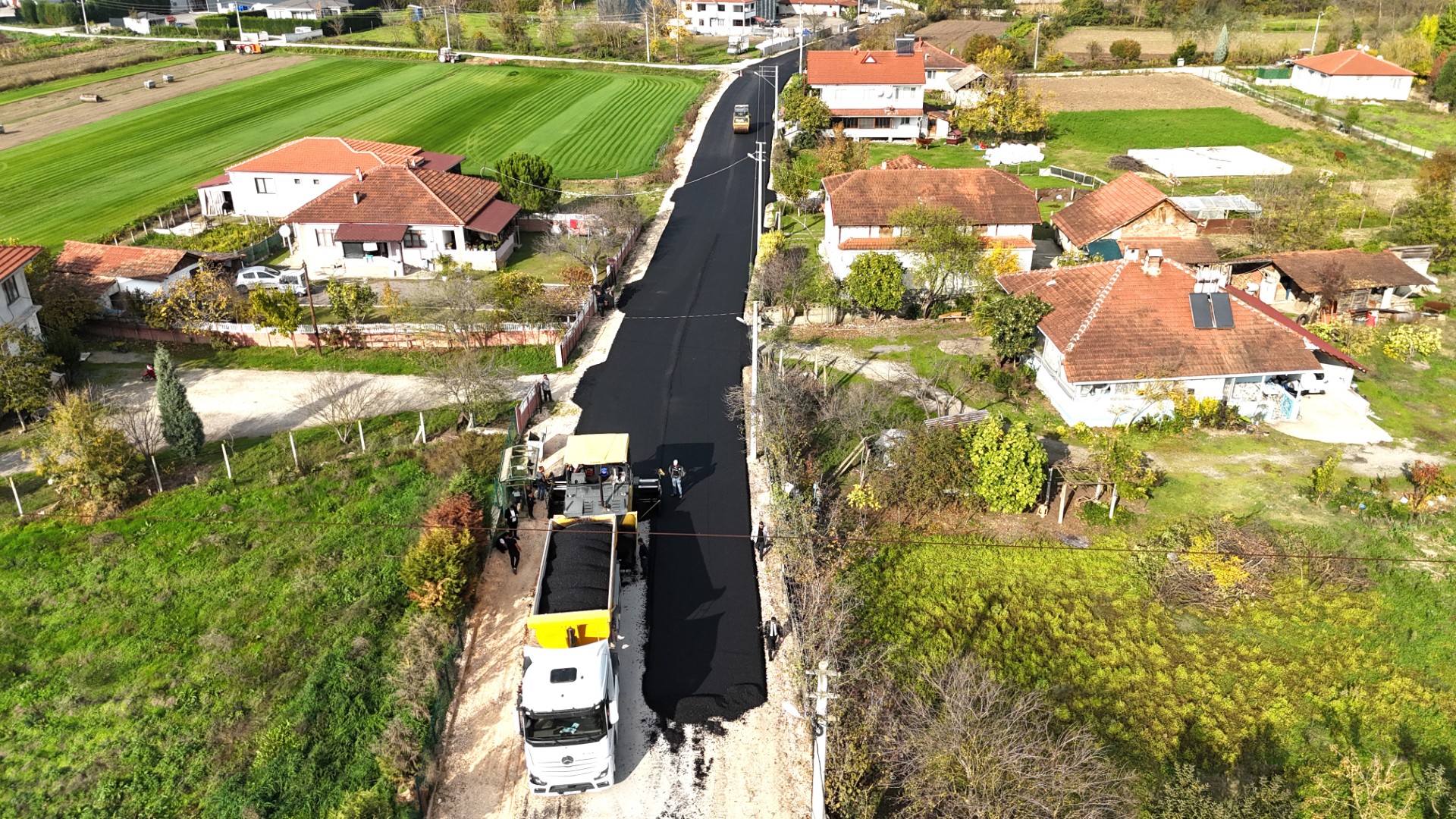 Thumbnail Erenler Beledi̇yesi̇ Hasanbey’de O Yolu Yeni̇ledi̇ (7)