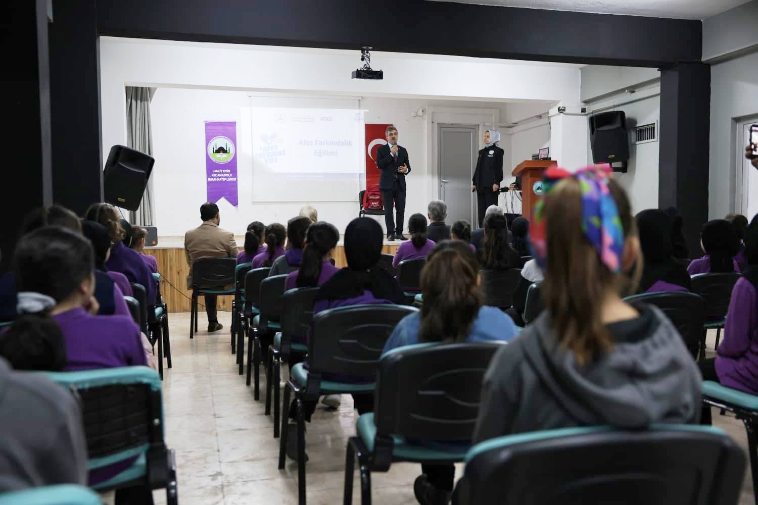 Thumbnail Erenler’de Afet Farkindalik Eği̇ti̇mleri̇ Devam Edi̇yor (8)