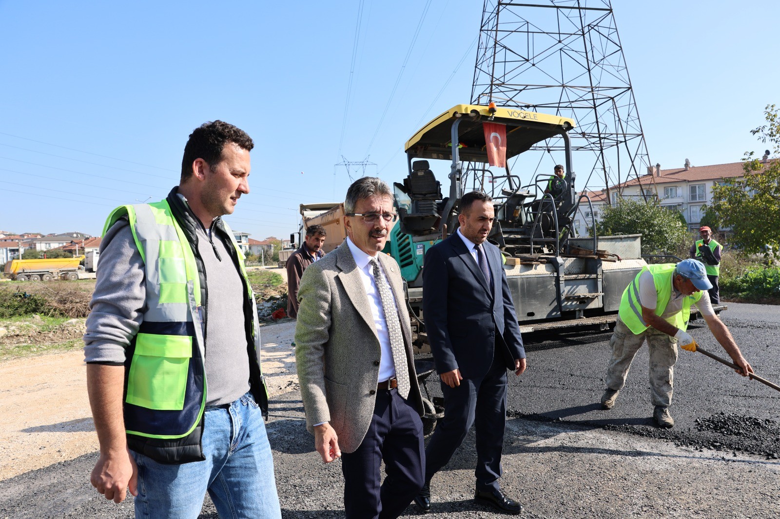 Thumbnail Erenler’de Asfalt Çalişmalari Tüm Hiziyla Sürüyor (12)