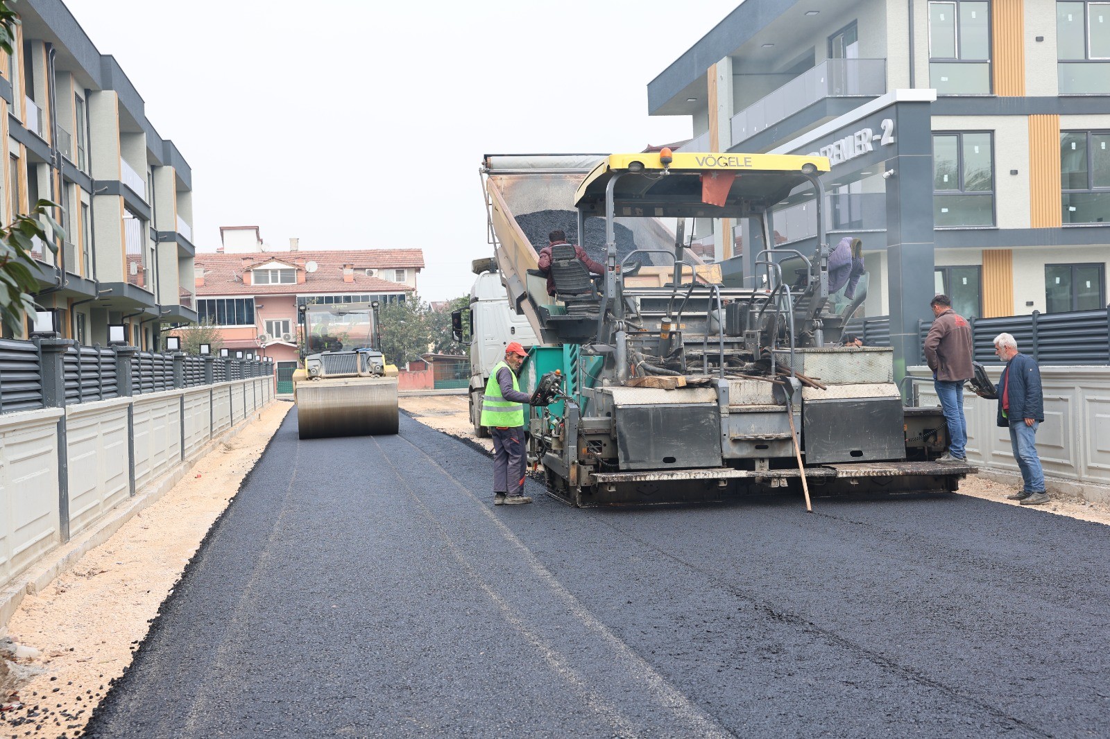 Thumbnail Erenler’de Asfalt Çalişmalari Tüm Hiziyla Sürüyor (6)