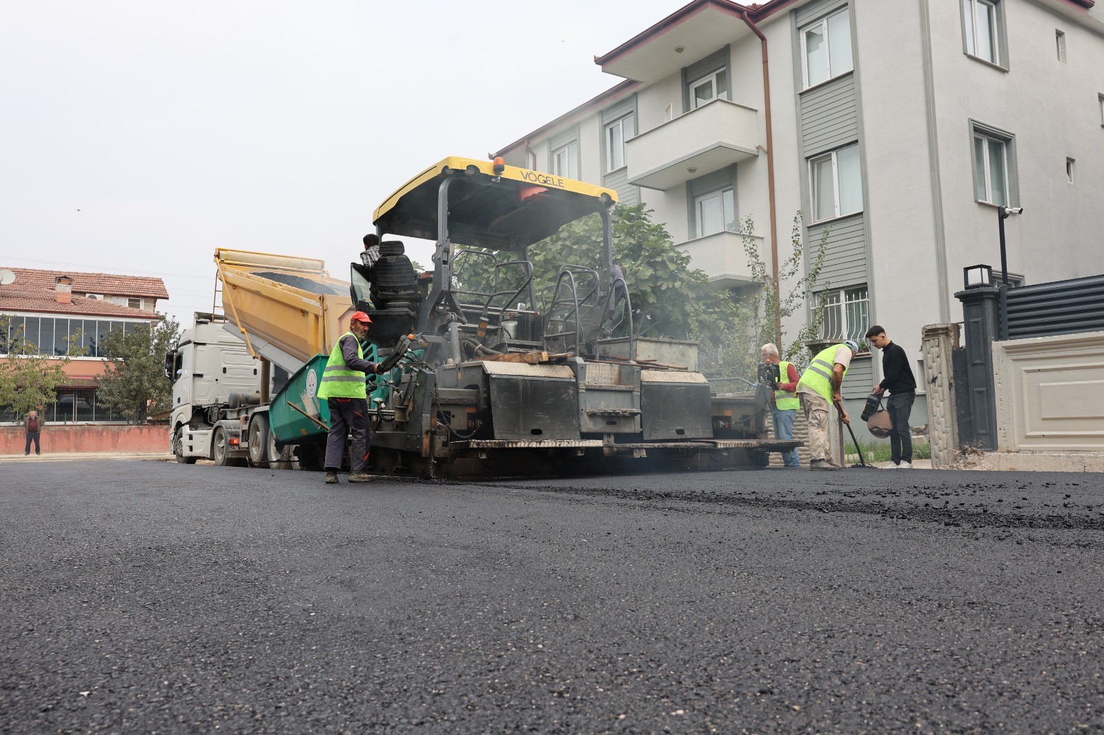 Thumbnail Erenler’de Asfalt Çalişmalari Tüm Hiziyla Sürüyor (8)