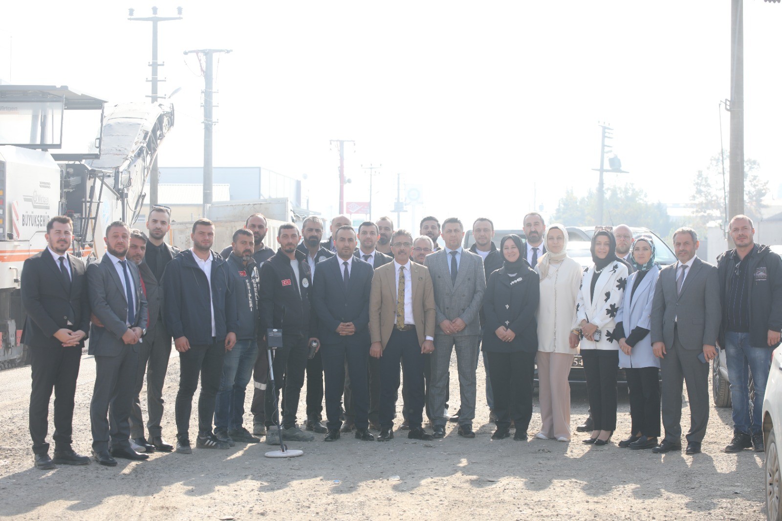 Thumbnail Erenler’de Asfalt Seferberli̇ği̇ Başkan Şenol Di̇nç Çalişmalari Yeri̇nde İnceledi̇ (1)