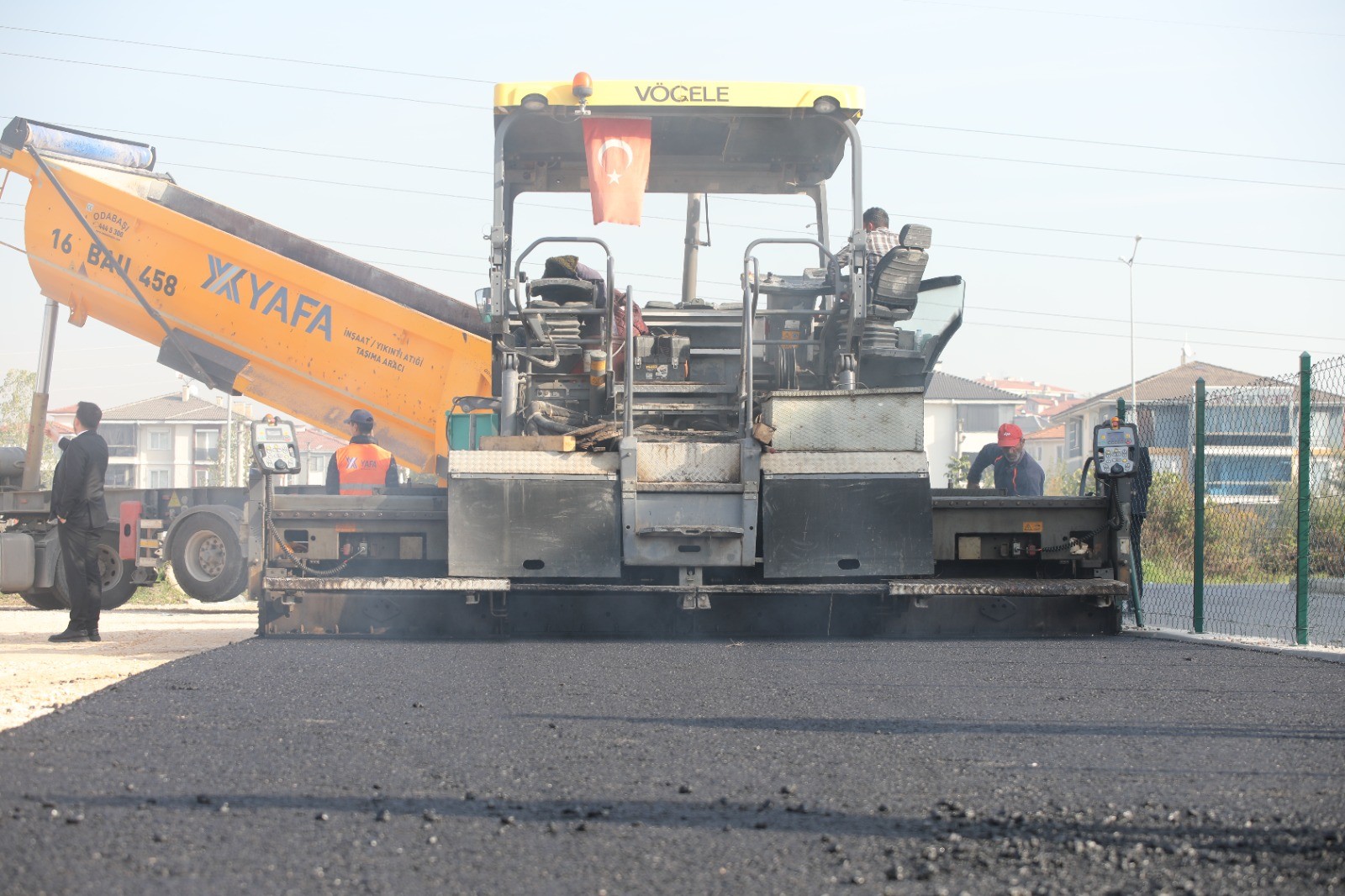 Thumbnail Erenler’de Asfalt Seferberli̇ği̇ Başkan Şenol Di̇nç Çalişmalari Yeri̇nde İnceledi̇ (7)