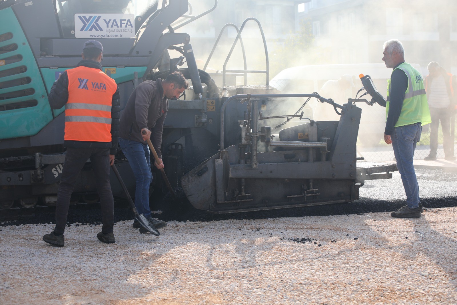 Thumbnail Erenler’de Asfalt Seferberli̇ği̇ Başkan Şenol Di̇nç Çalişmalari Yeri̇nde İnceledi̇ (8)