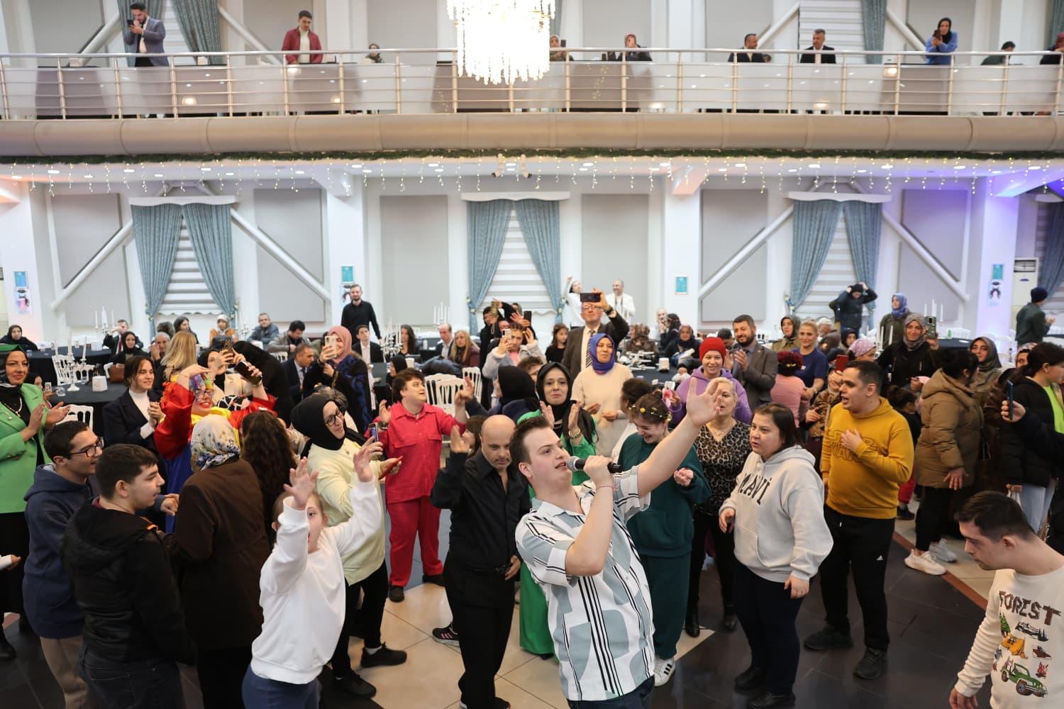 Erenler’de 3 Aralik Dünya Engelli̇ler Günü Coşkuyla Kutlandi (10)