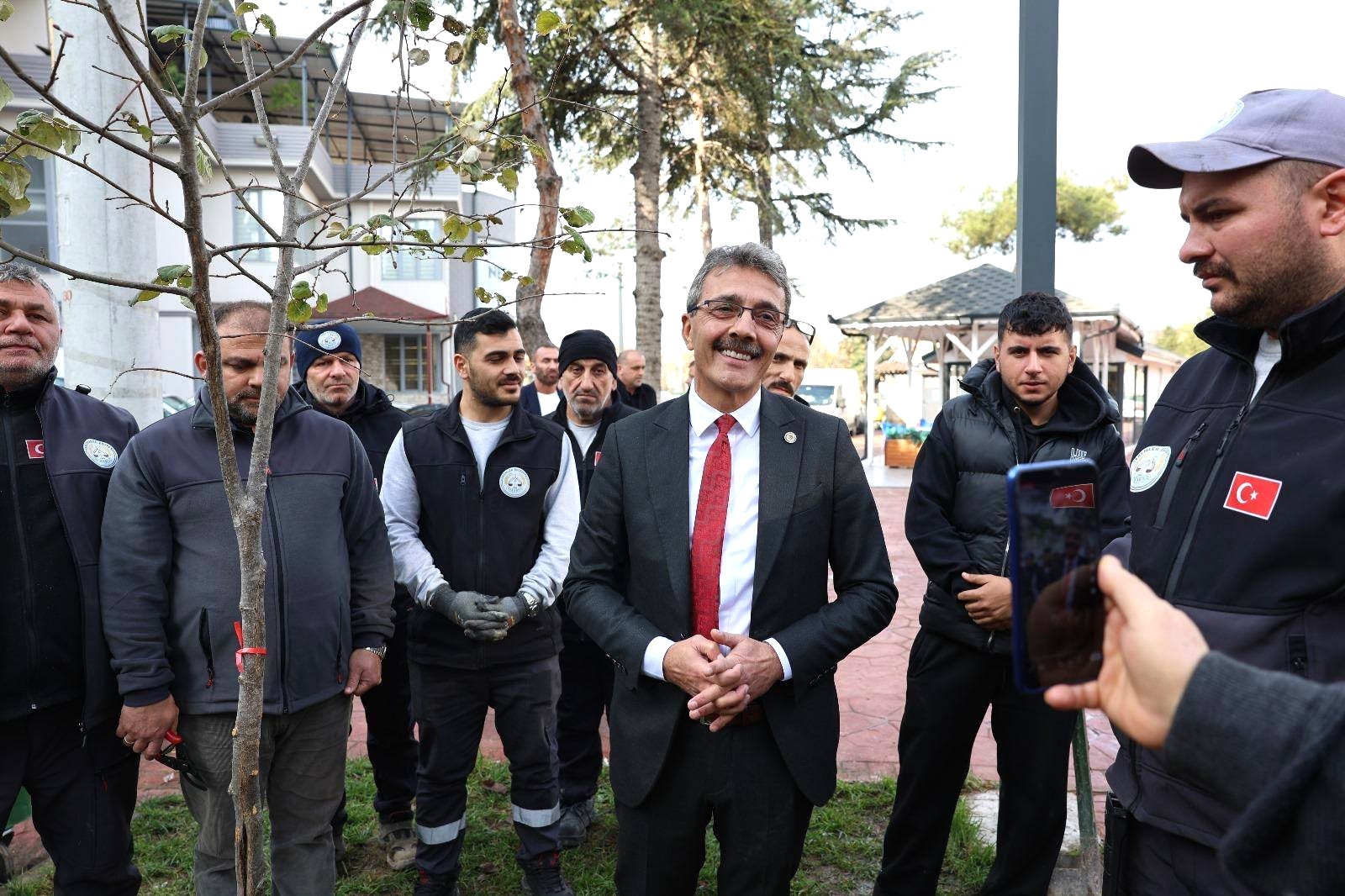 Thumbnail Başkan Şenol Di̇nç “Daha Yeşi̇l Bi̇r Erenler İçi̇n Çalişiyoruz” (1)