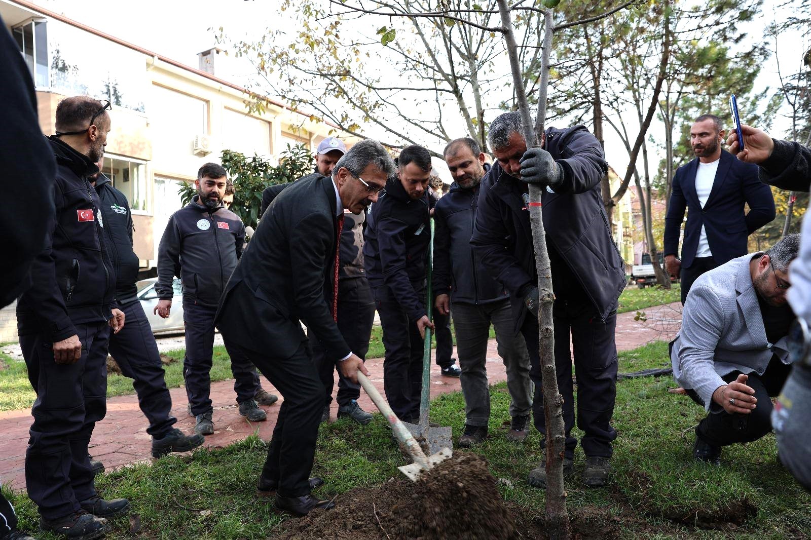 Thumbnail Başkan Şenol Di̇nç “Daha Yeşi̇l Bi̇r Erenler İçi̇n Çalişiyoruz” (3)
