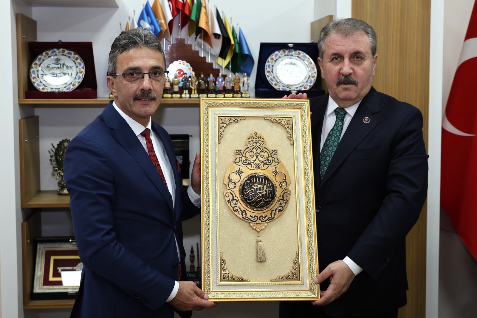 Thumbnail Genel Başkan Mustafa Desti̇ci̇’den Erenler’e Zi̇yaret (1)