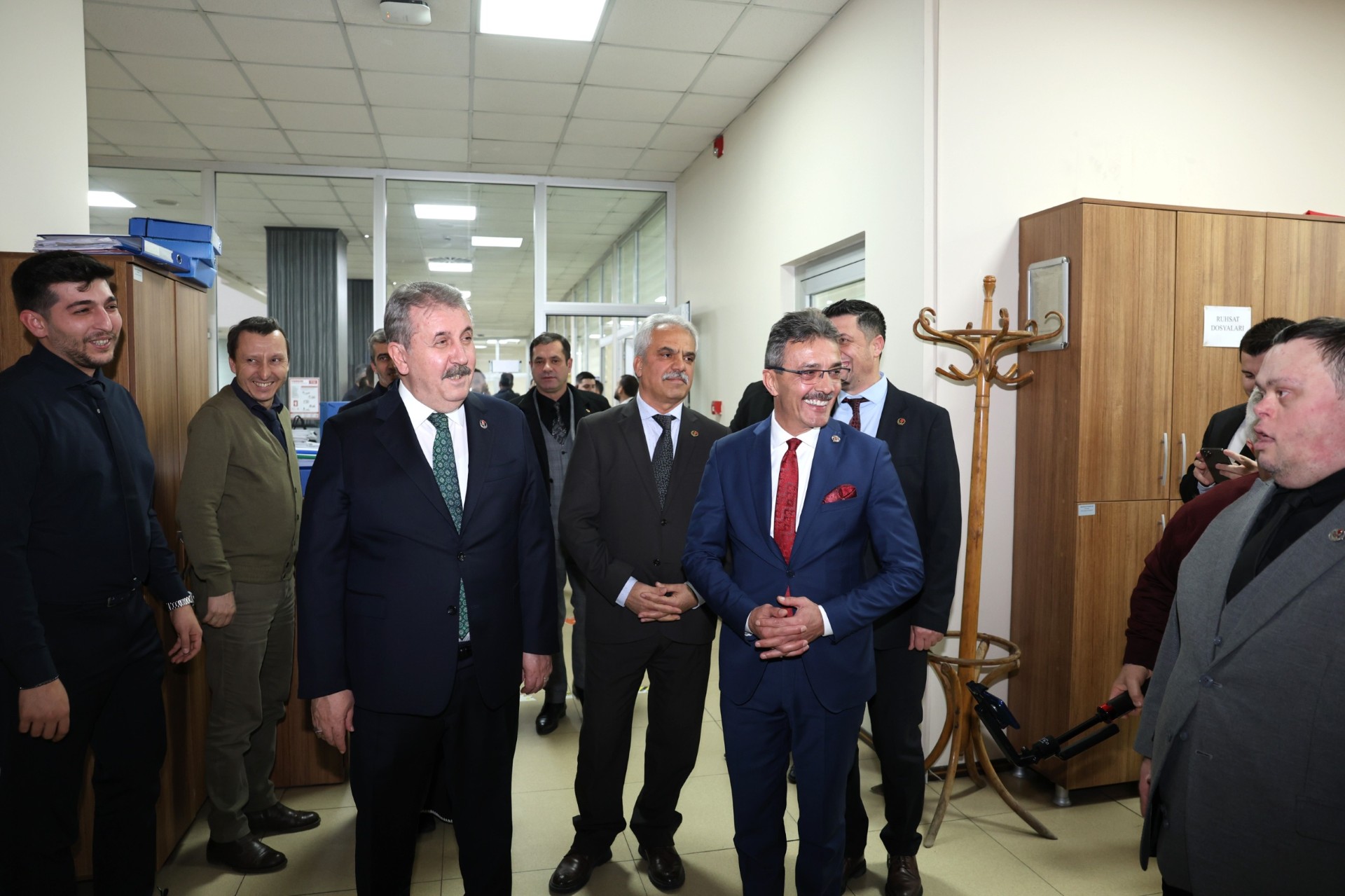 Thumbnail Genel Başkan Mustafa Desti̇ci̇’den Erenler’e Zi̇yaret (5)