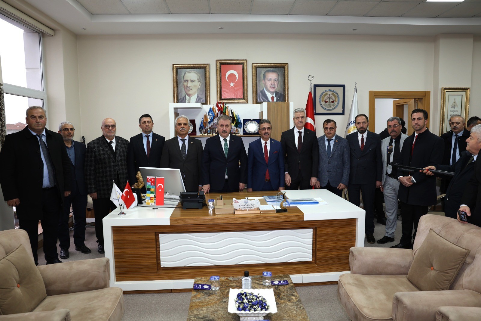 Thumbnail Genel Başkan Mustafa Desti̇ci̇’den Erenler’e Zi̇yaret (6)