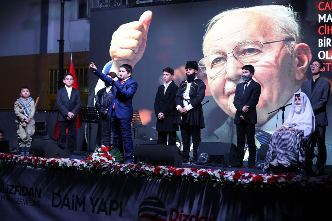 ✨ Örnek Şahsiyetler Gösterisi, Gençlerimizin Tarihimizin Unutulmaz Kahramanlarını Canlandırarak