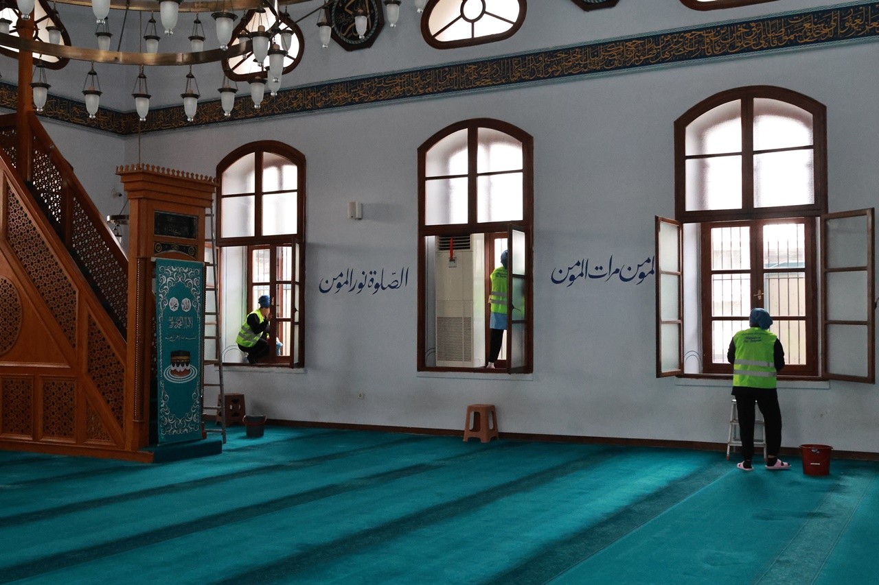 6093C679 D996 43Fc B886 733D70343D80