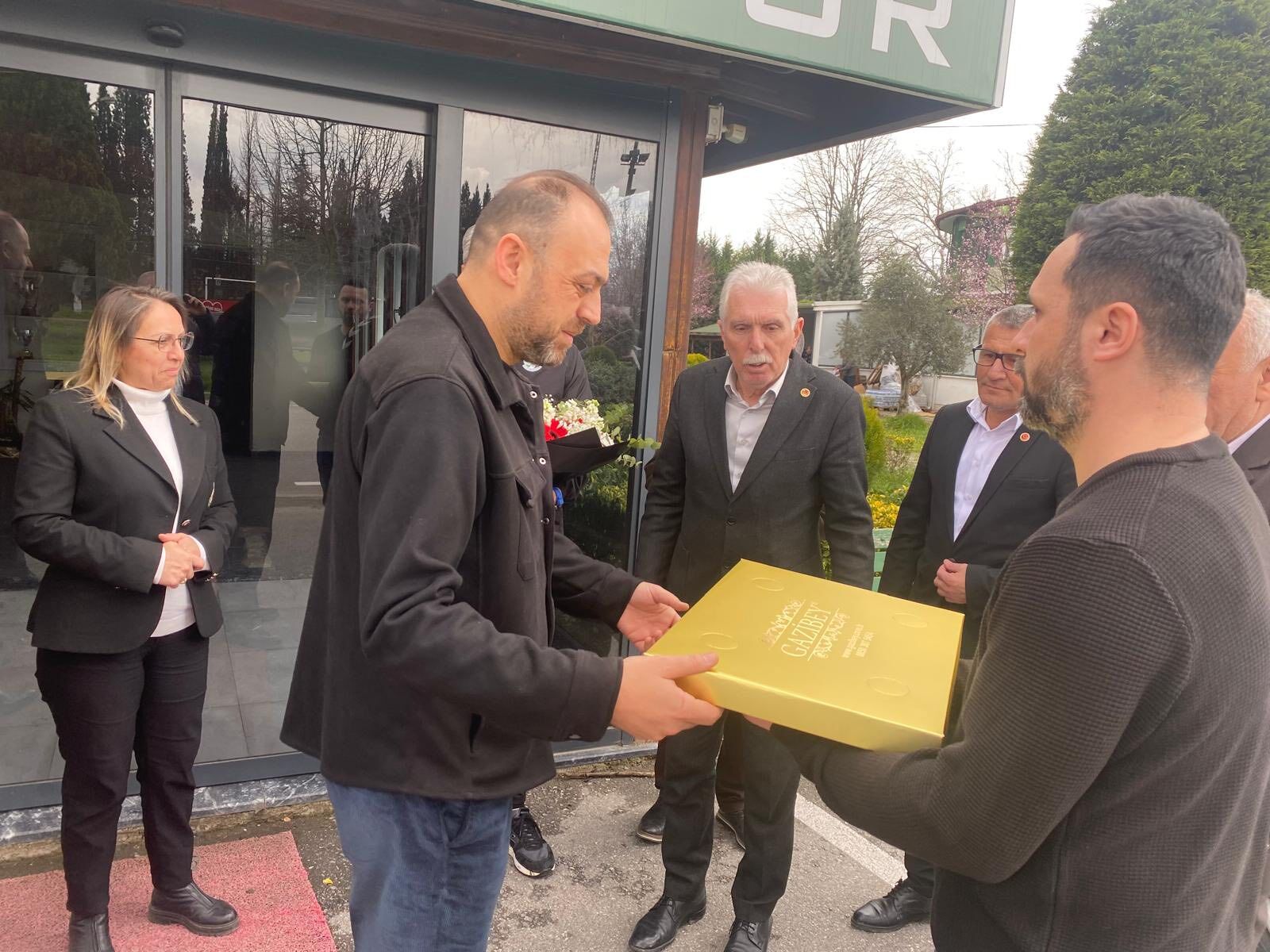 645479501 2479106415877951 8210539539239918730 N