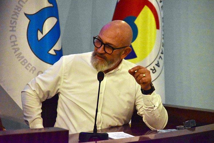 A L I T U R K S E N 1 1