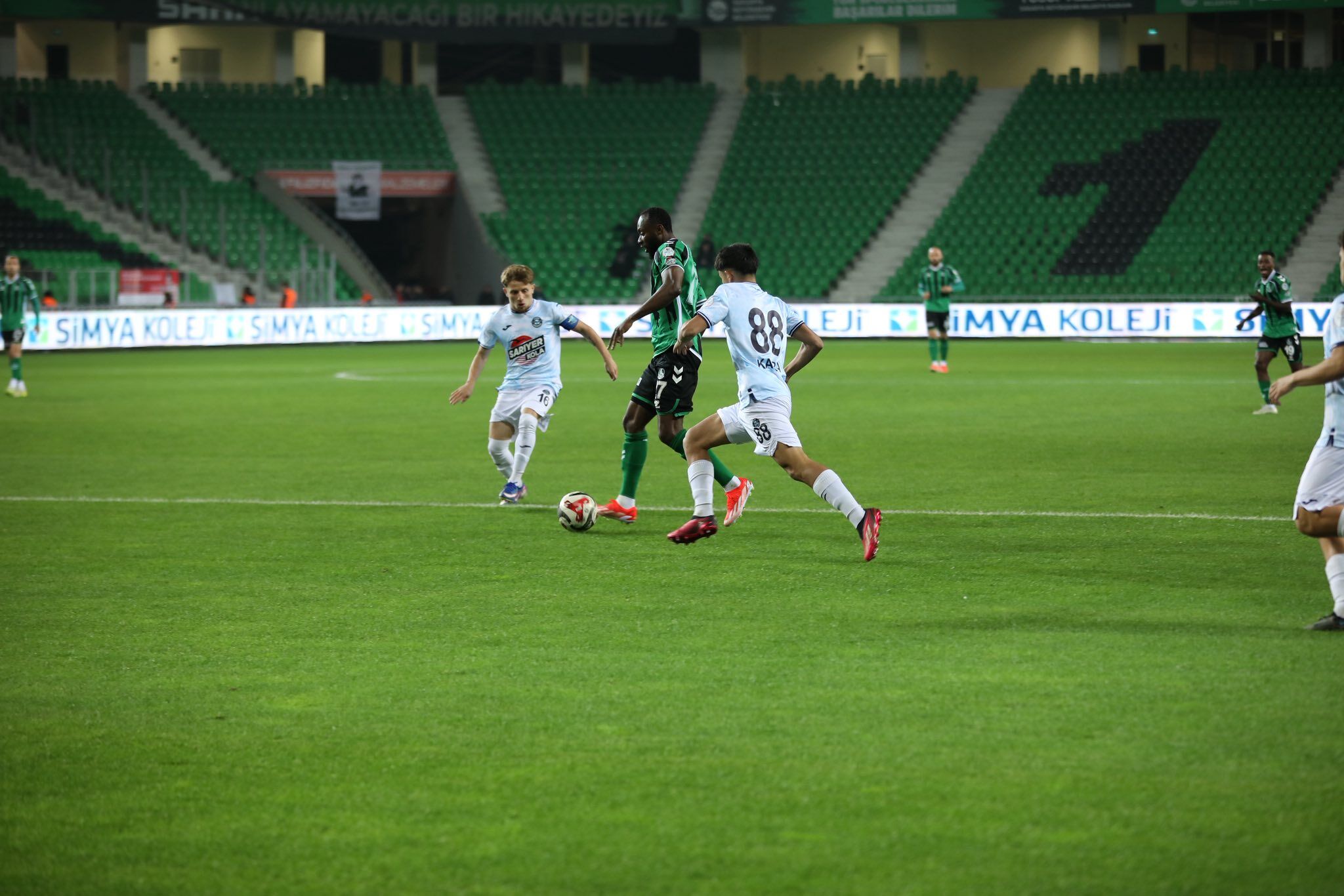 646999243 1332100038947401 2578926816495741530 N