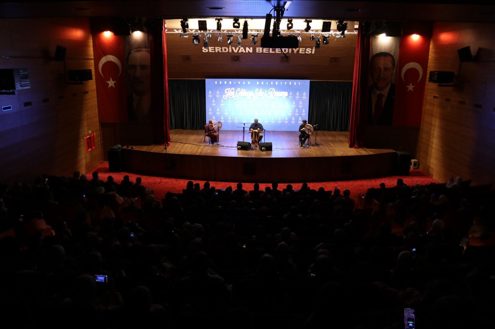 Ade5Fab4 B0E7 49Ff 887D B5D961556096