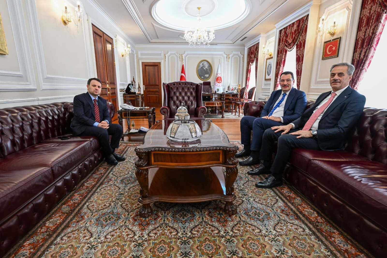 H D Cxmt Bw A A1 Y4Q