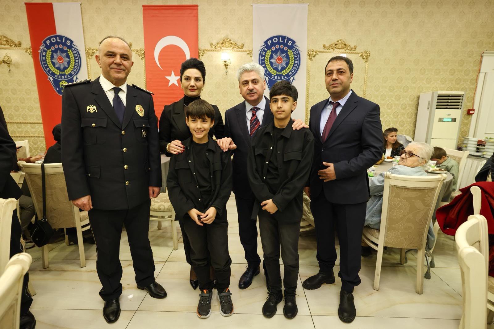 671246120 1262892152658104 2841941531976328384 N