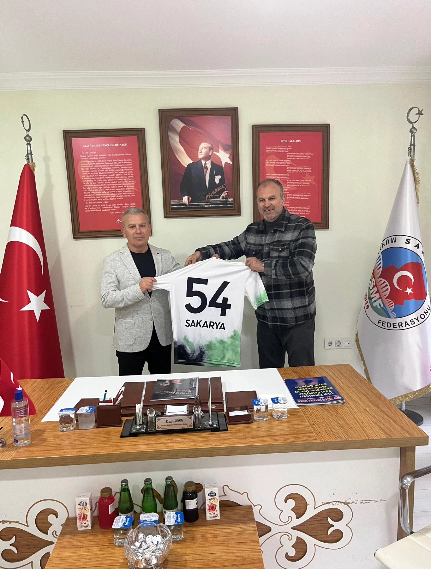 677835160 26463655646652428 8285373689627408785 N